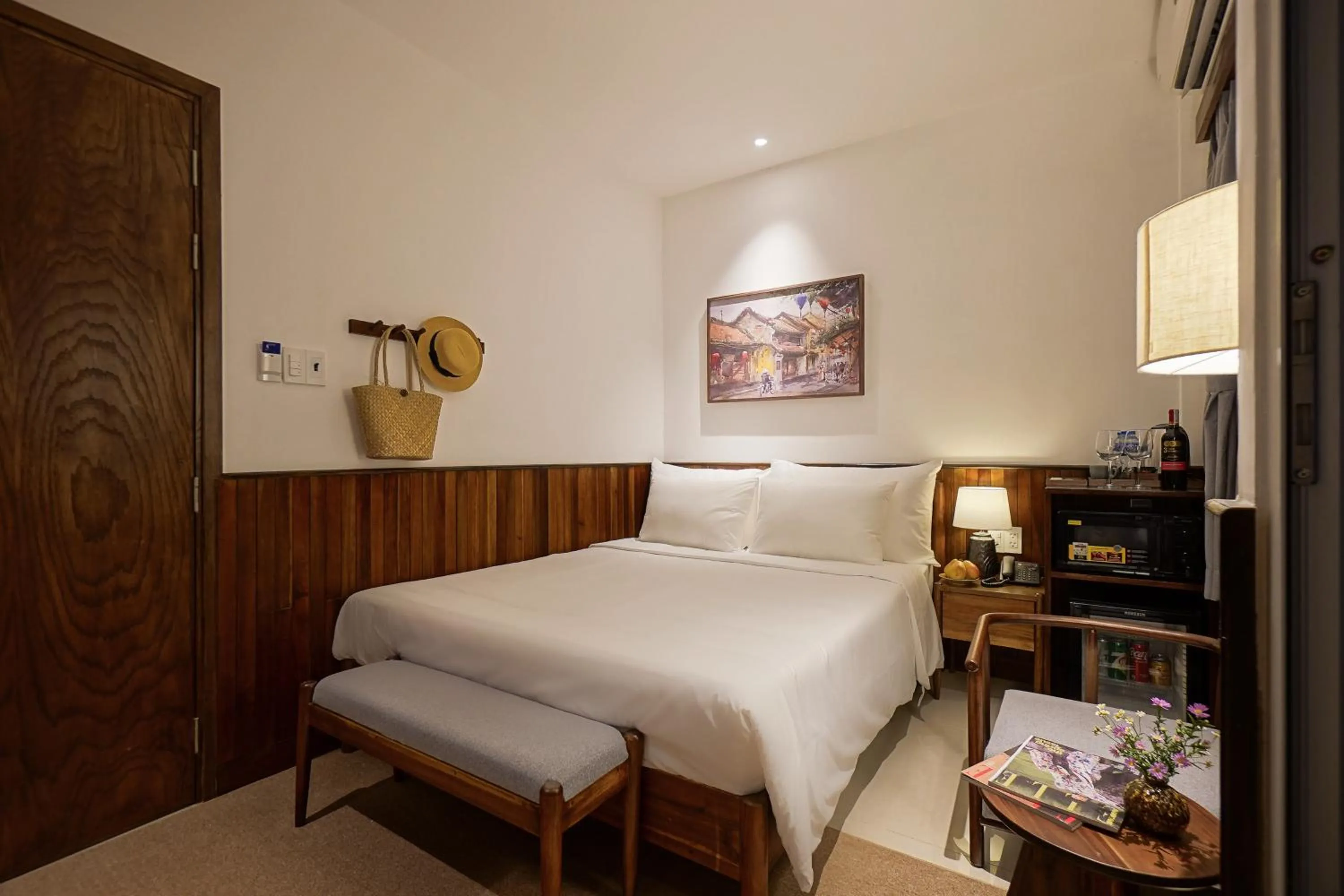 Deluxe Double Room with Balcony in Nexus House Nguyen Binh Khiem - Near Saigon Zoo & Botanical Gardens