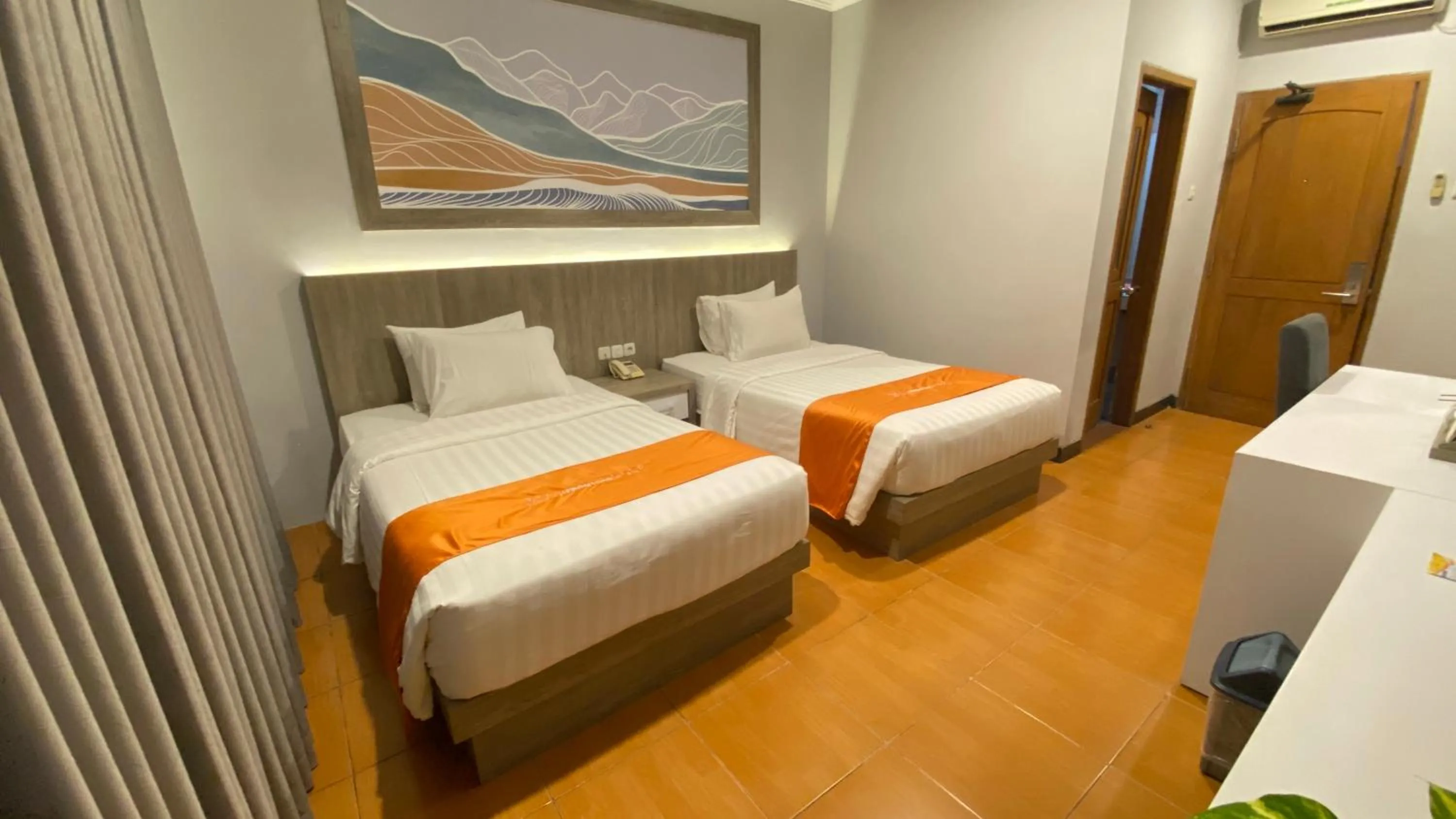 Superior Twin Room in Front One HK Resort Simpang Lima