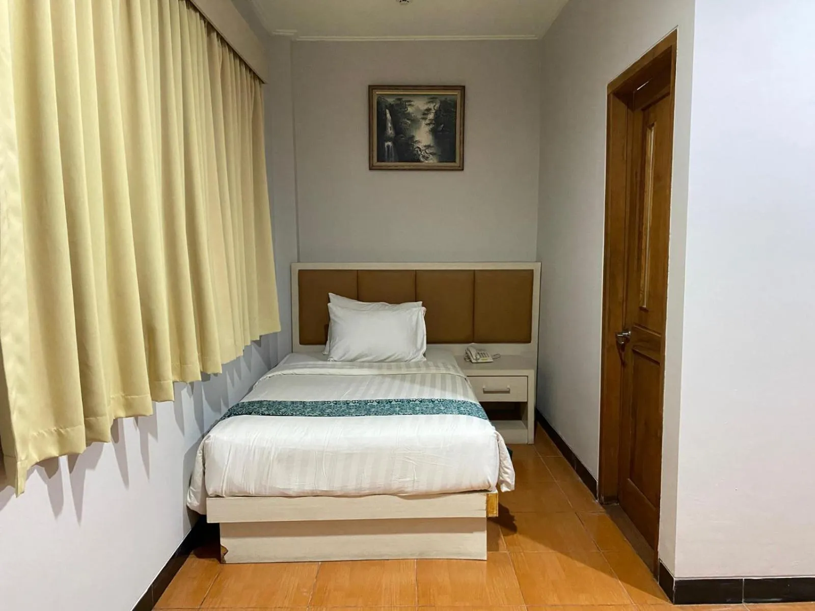 Standard Single Room in Front One HK Resort Simpang Lima