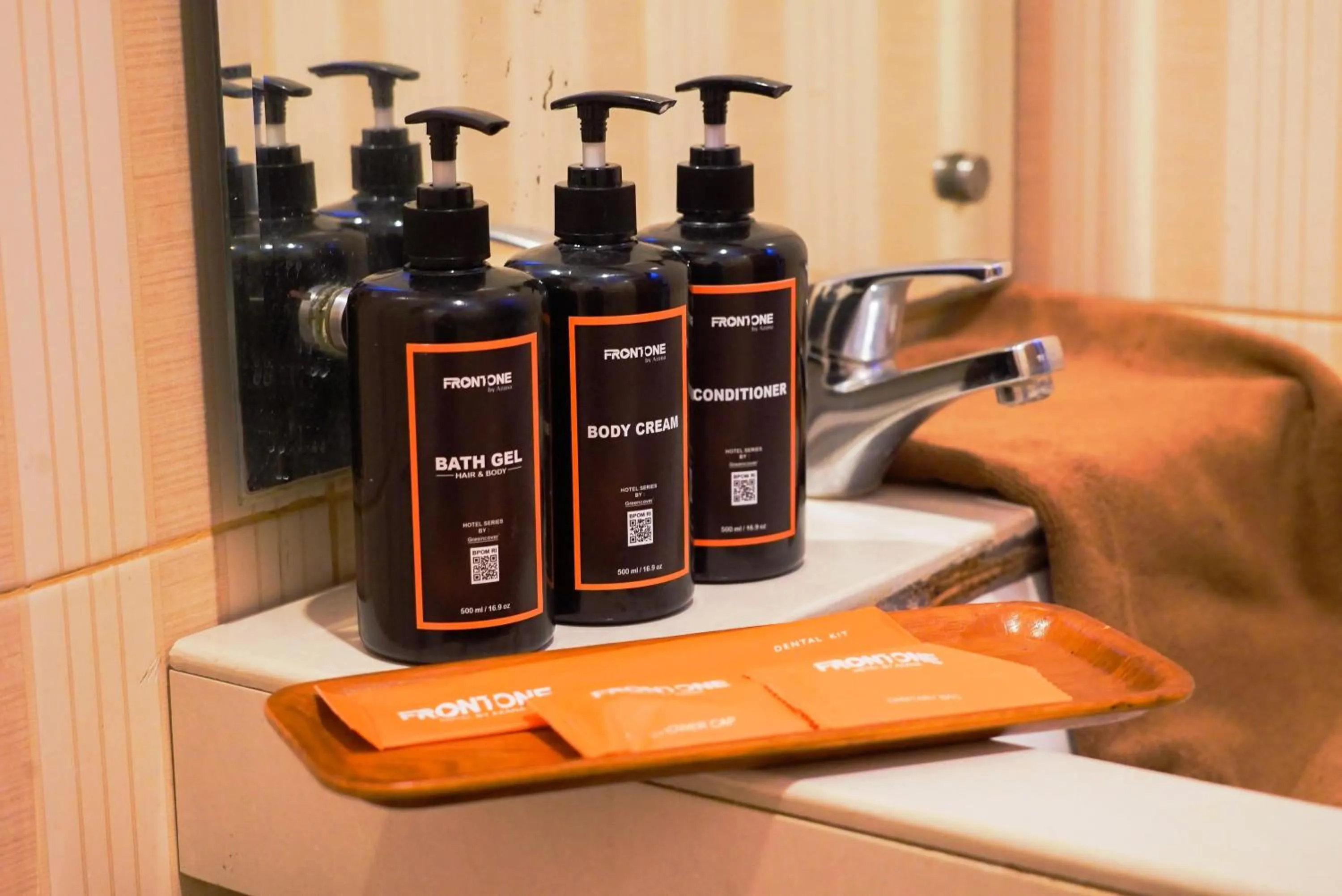 Superior King Room in Front One HK Resort Simpang Lima