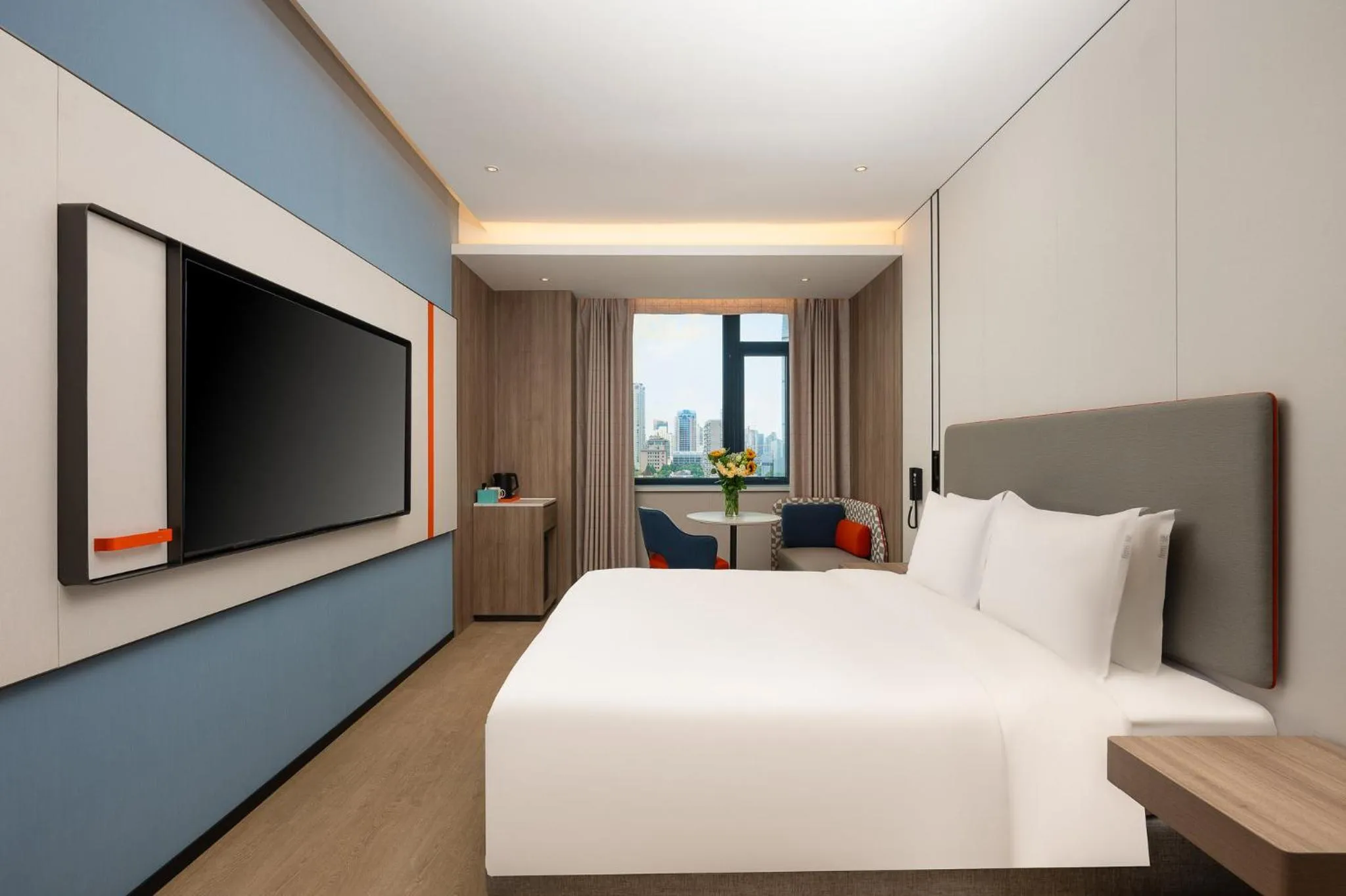 Standard King Room with City View in Holiday Inn Express Shanghai Jing'an Temple by IHG