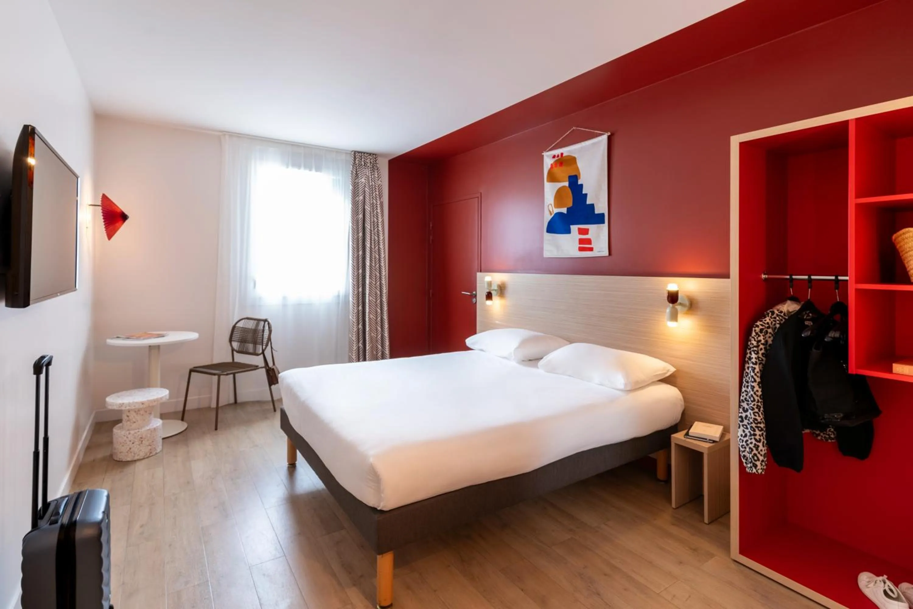 Standard Room with One Double Bed and Two Single Sleeping Arrangement in ibis Styles Prévessin Genève Aéroport