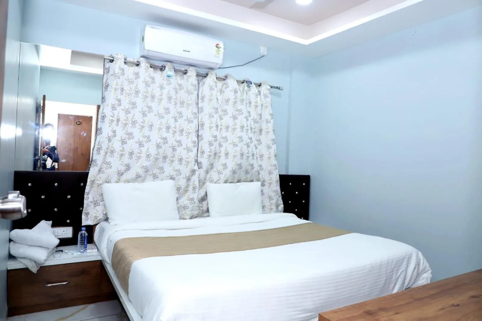 Standard Double Room - single occupancy in Twarita Executive Lodge