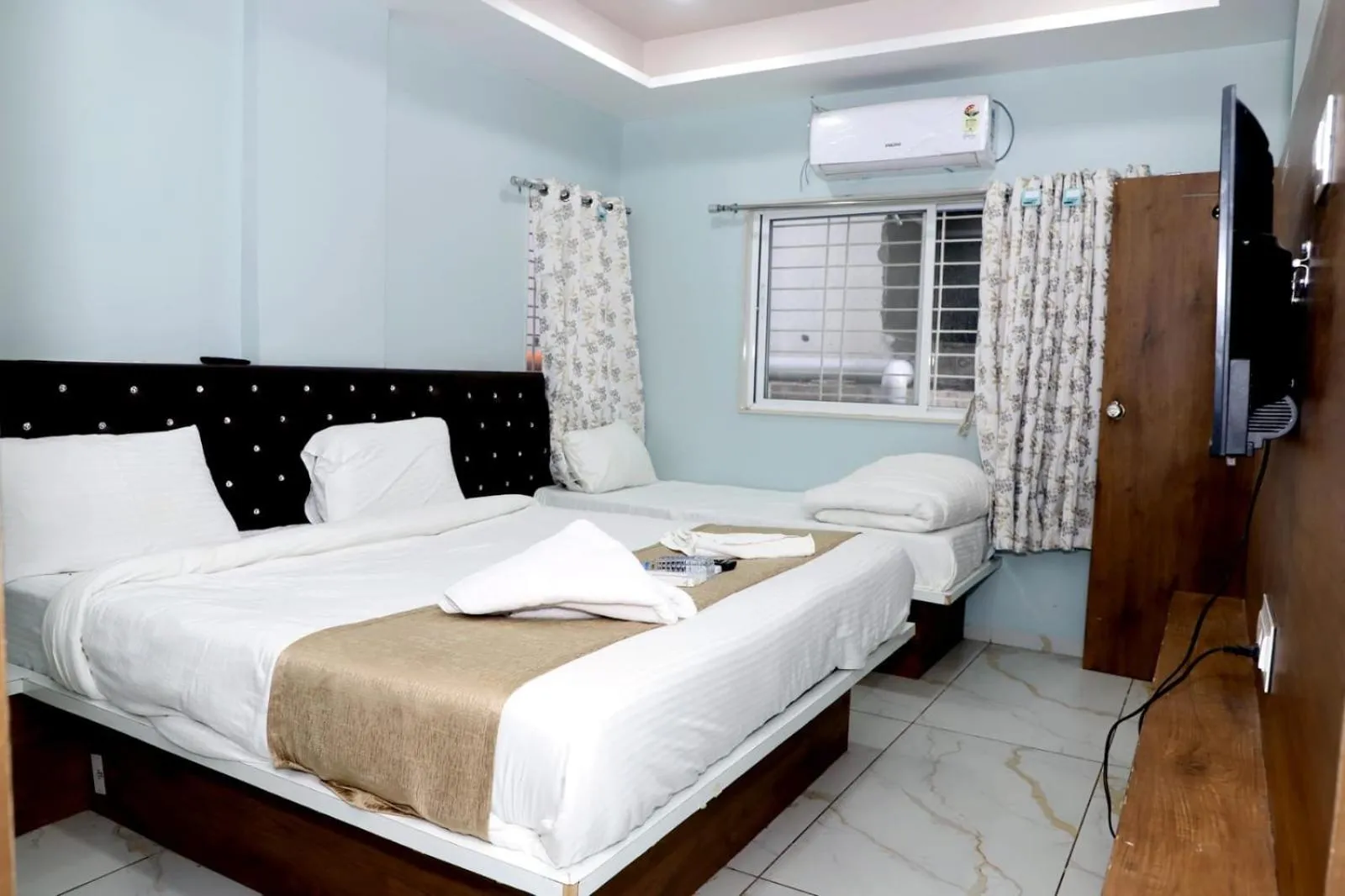 Superior King Room in Twarita Executive Lodge