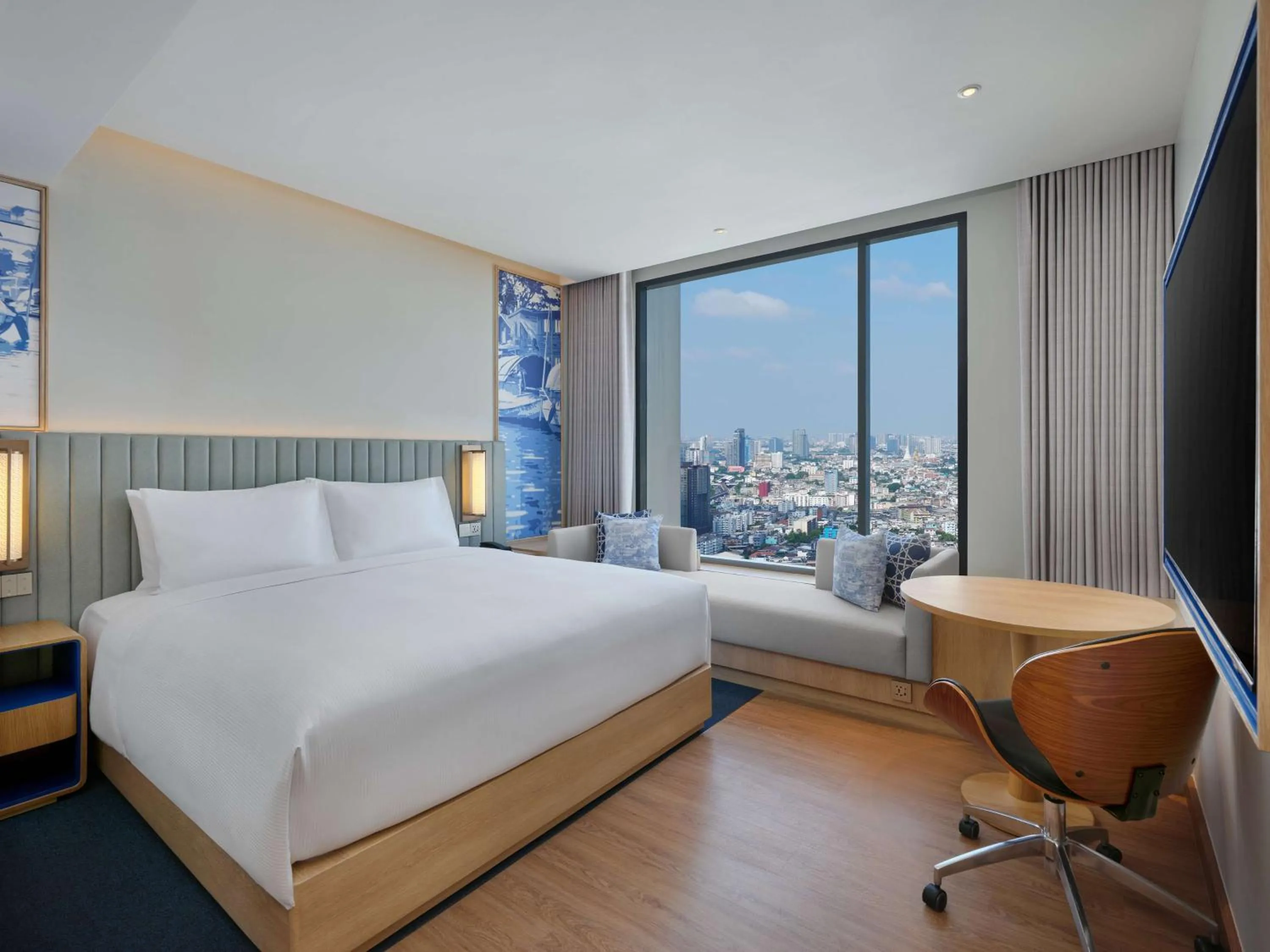 Deluxe King Room with City View in Hilton Garden Inn Bangkok Riverside