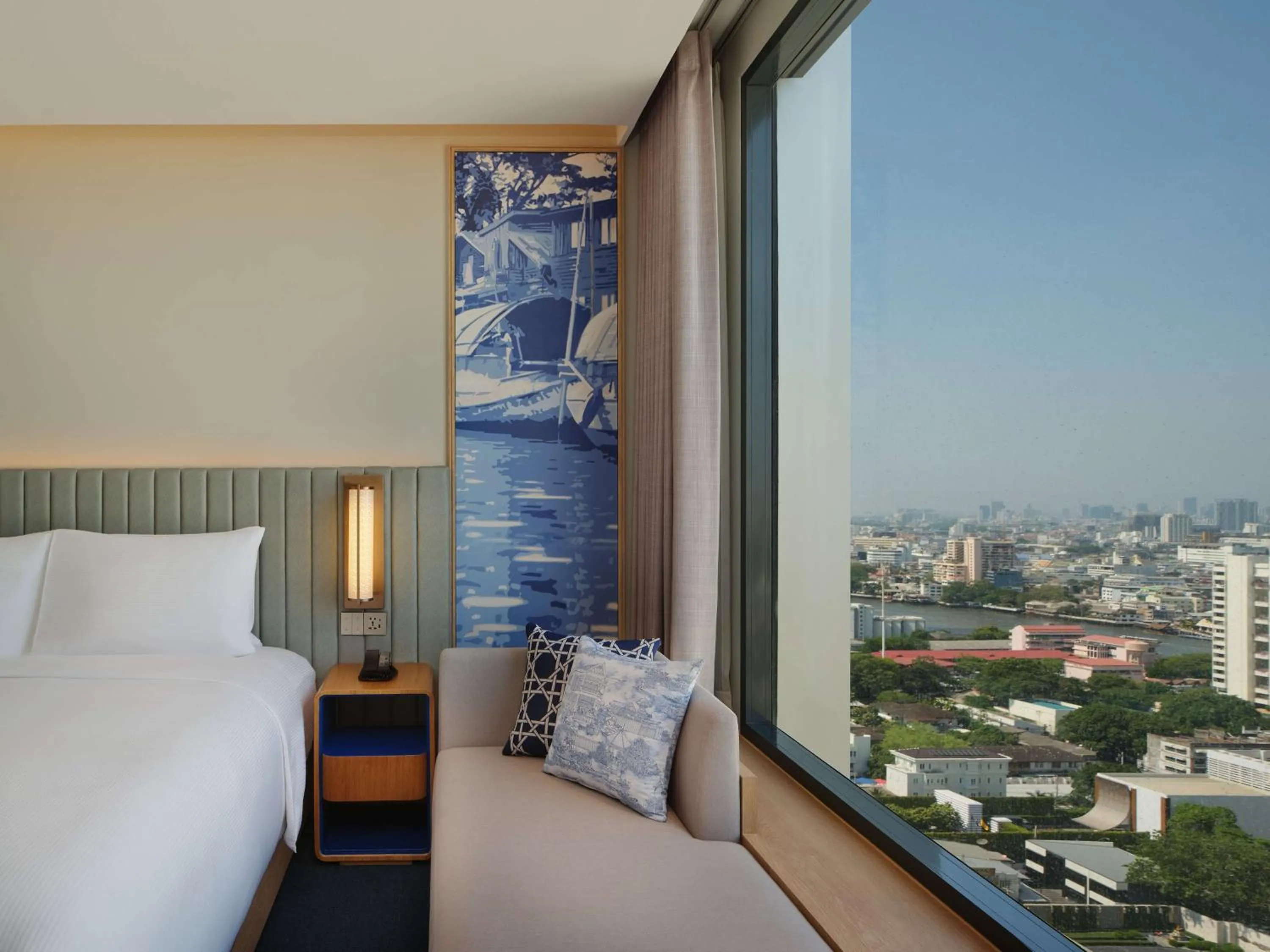 Deluxe King Room - Partial River View in Hilton Garden Inn Bangkok Riverside