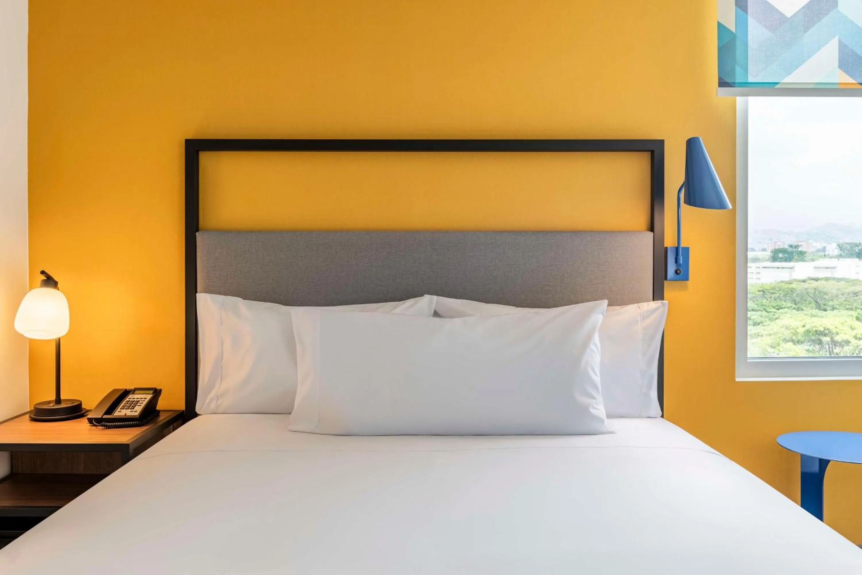 Queen Room with Roll-In Shower - Mobility Access in Tru By Hilton Cali Sur