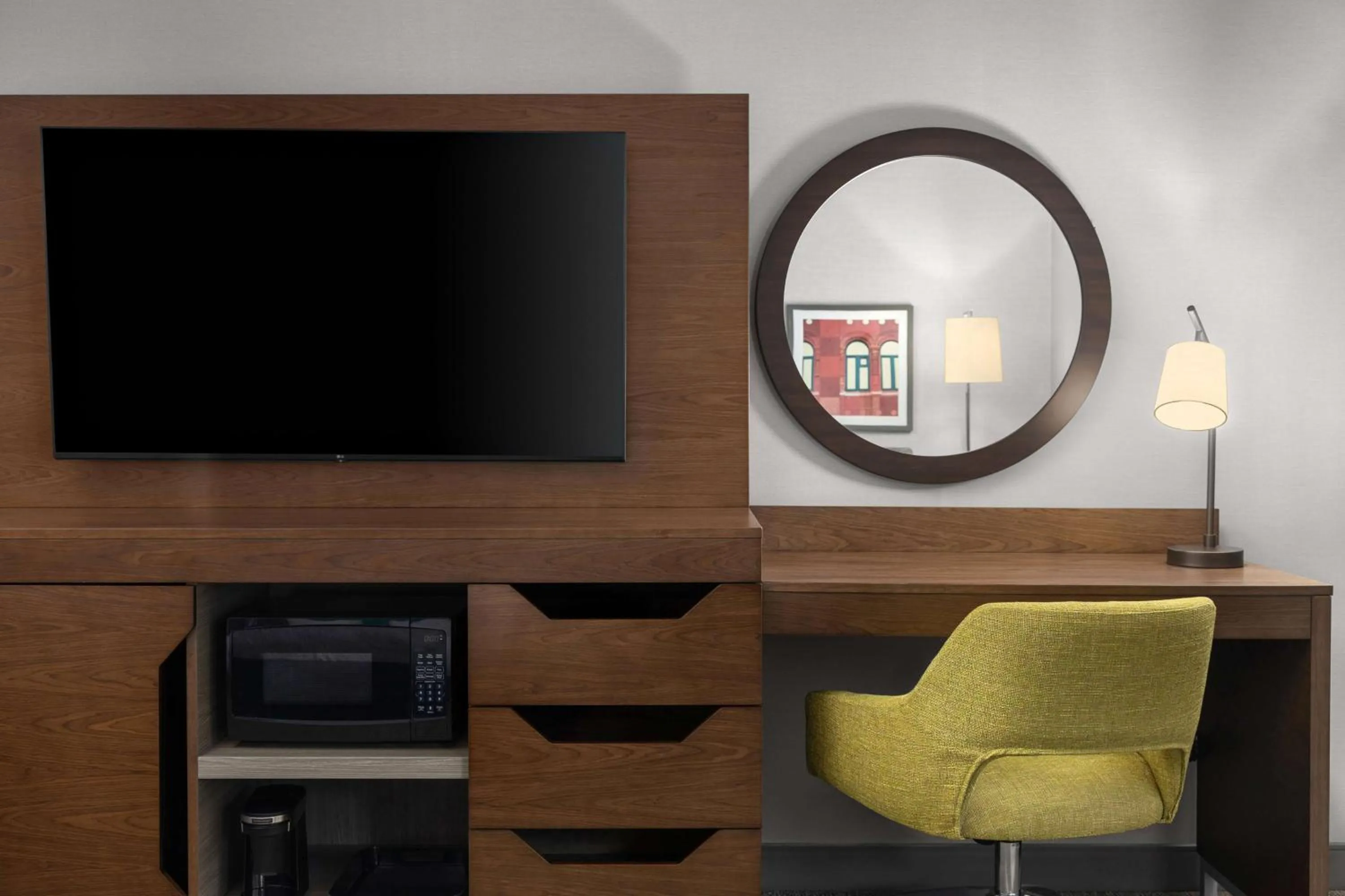 Queen Room with Two Queen Beds in Hampton Inn & Suites Orangeville, On