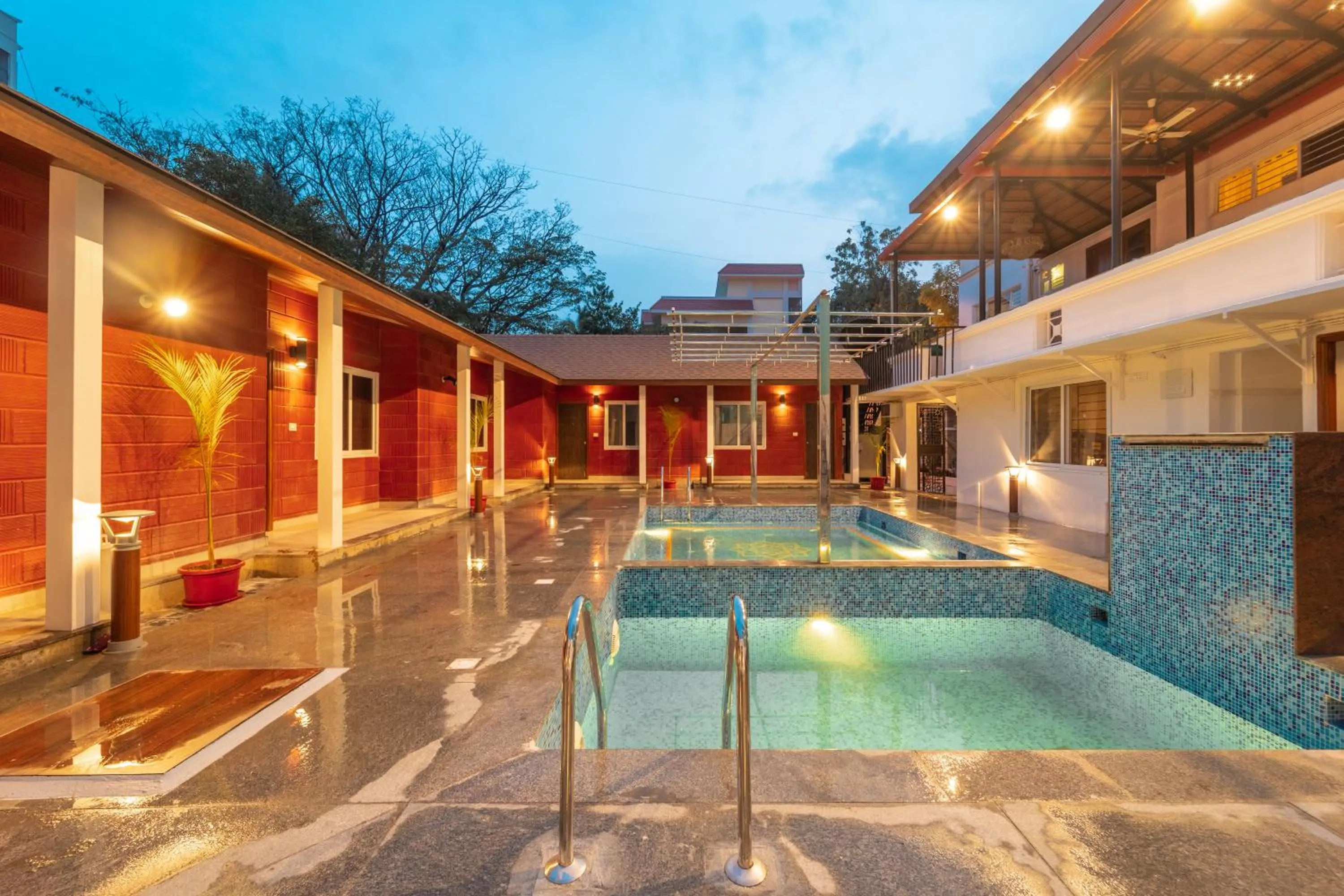 Five-Bedroom House in Seasons Suites - HBR