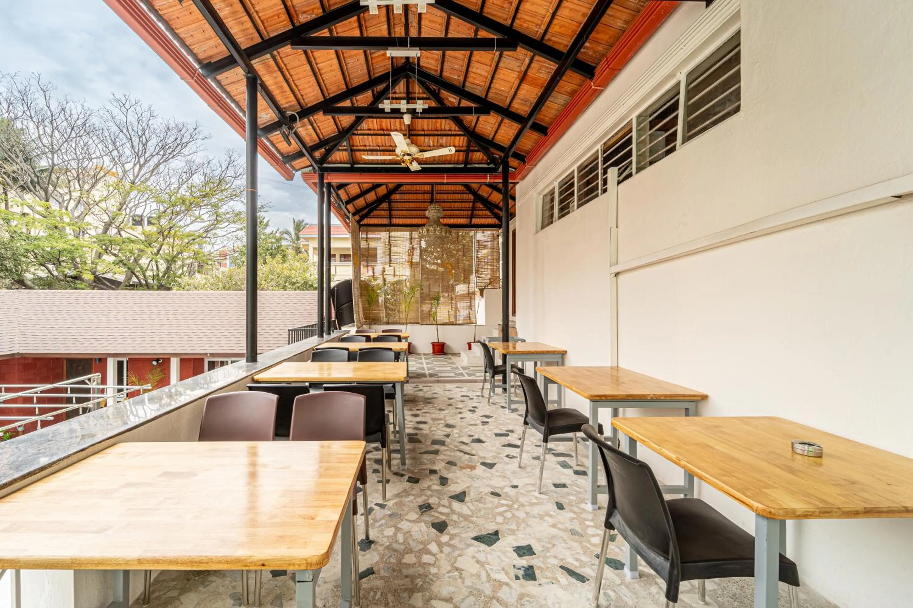 Twin Room with Pool View in Seasons Suites - HBR