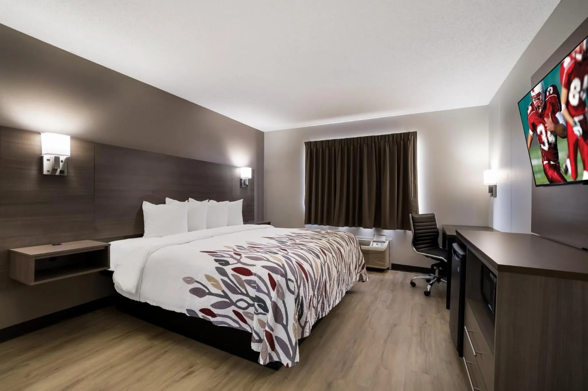 Deluxe King Room Disability Accessible Non-Smoking in Super 8 by Wyndham Marston