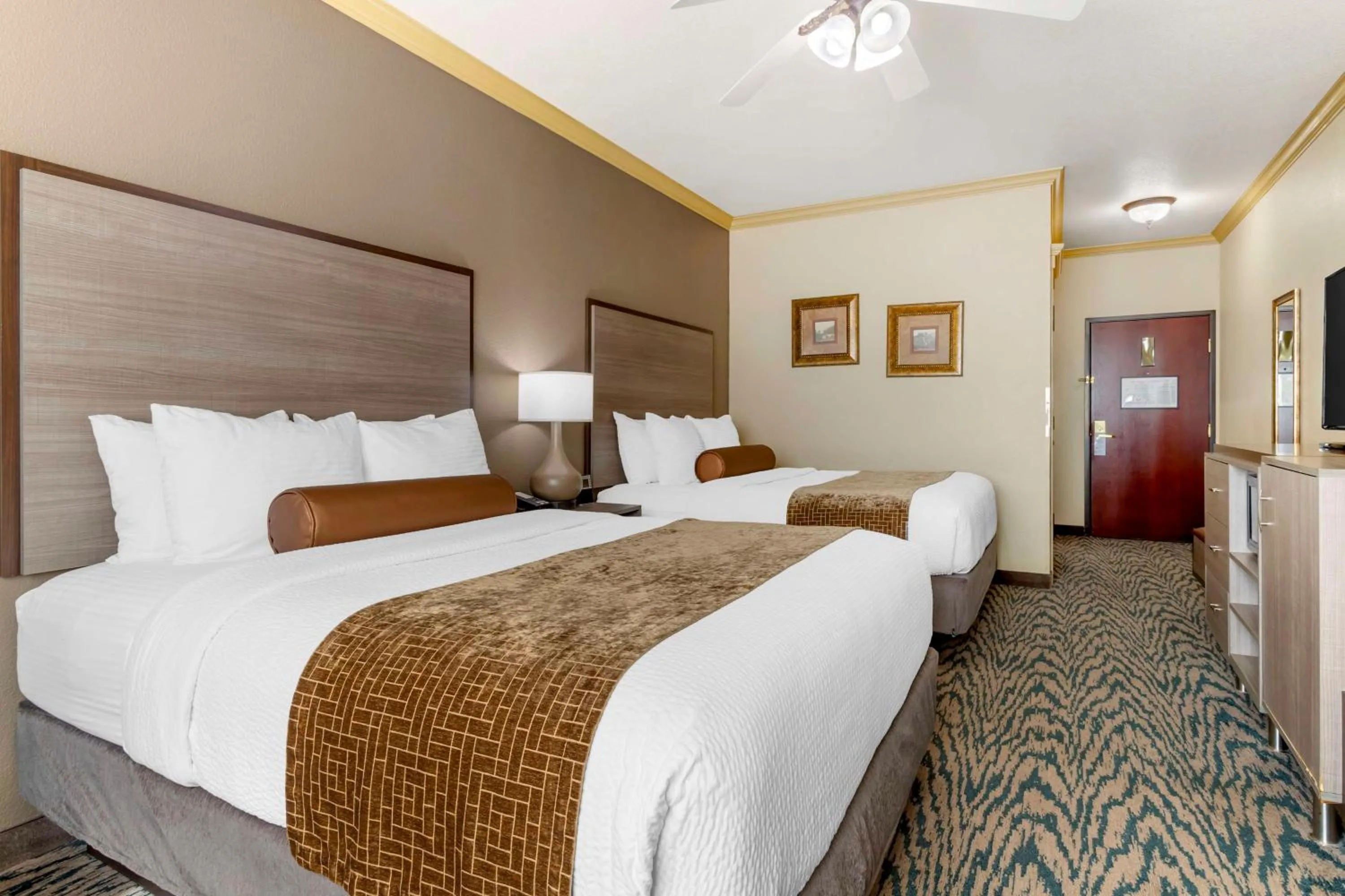 Queen Room with Two Queen Beds - Non-Smoking in Best Western Plus Crown Colony Inn & Suites