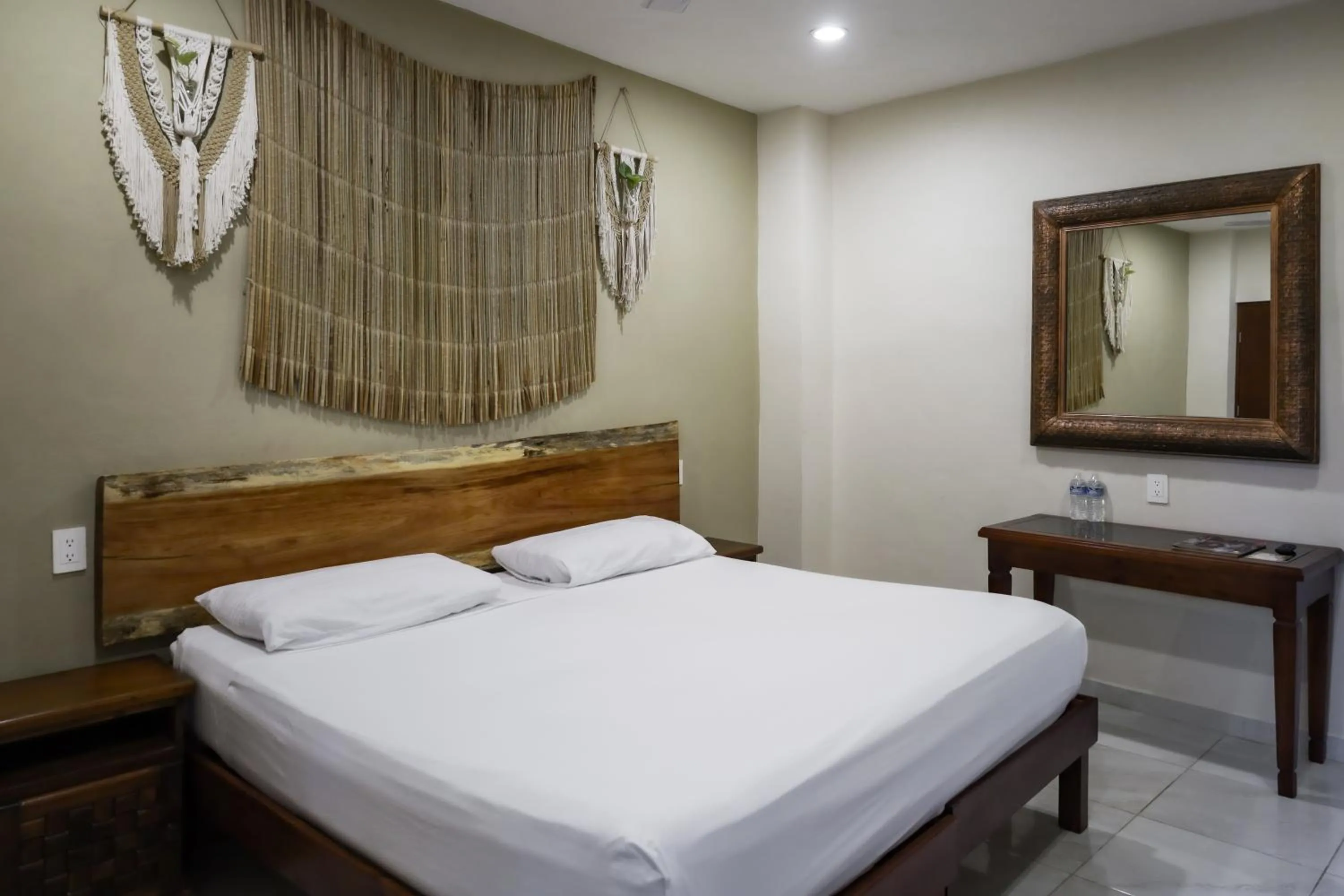 King Room in Hotel Tunich Naj & Hostal