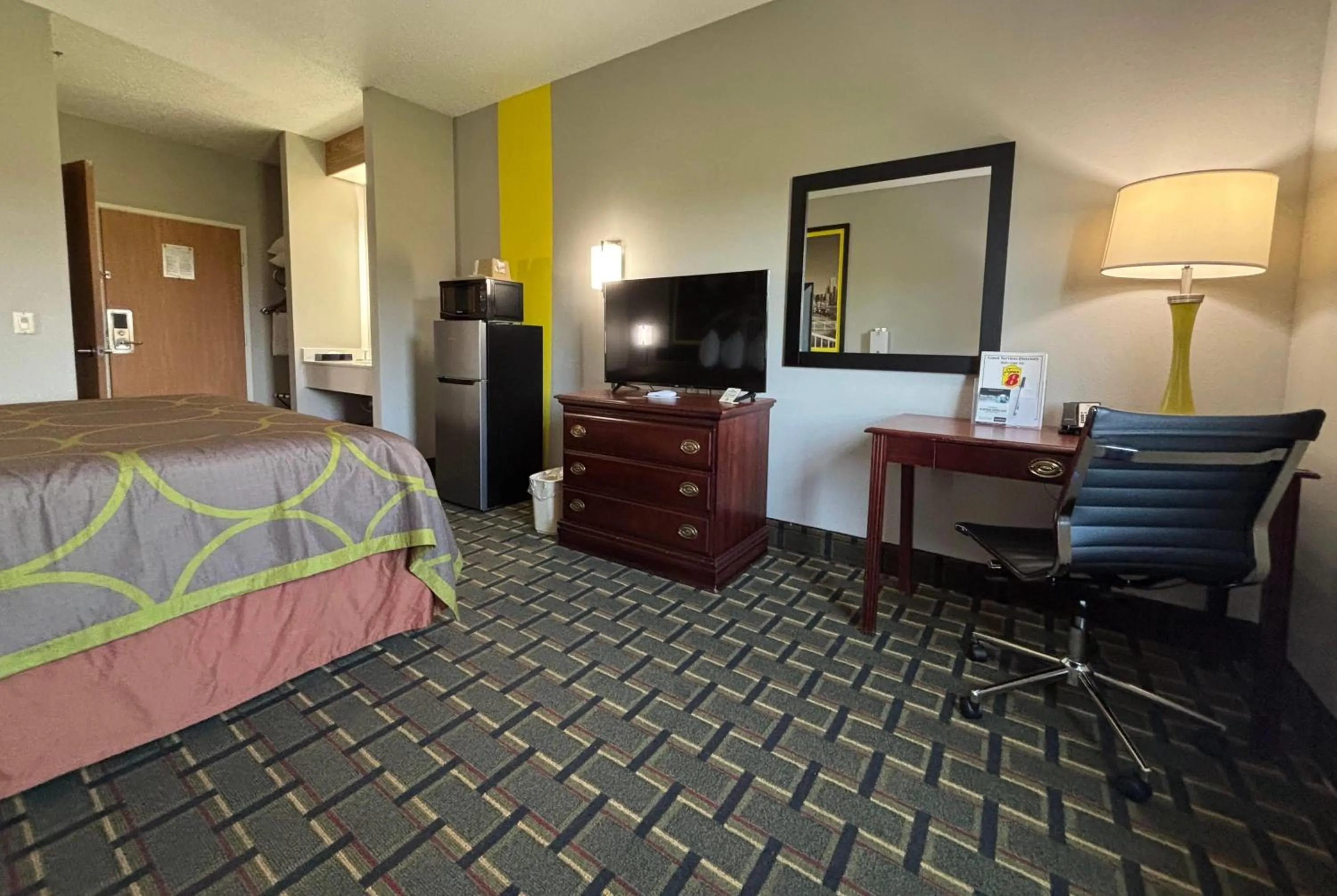 King Room - Mobility Access/Non-Smoking in Super 8 by Wyndham Mt. Carmel IL