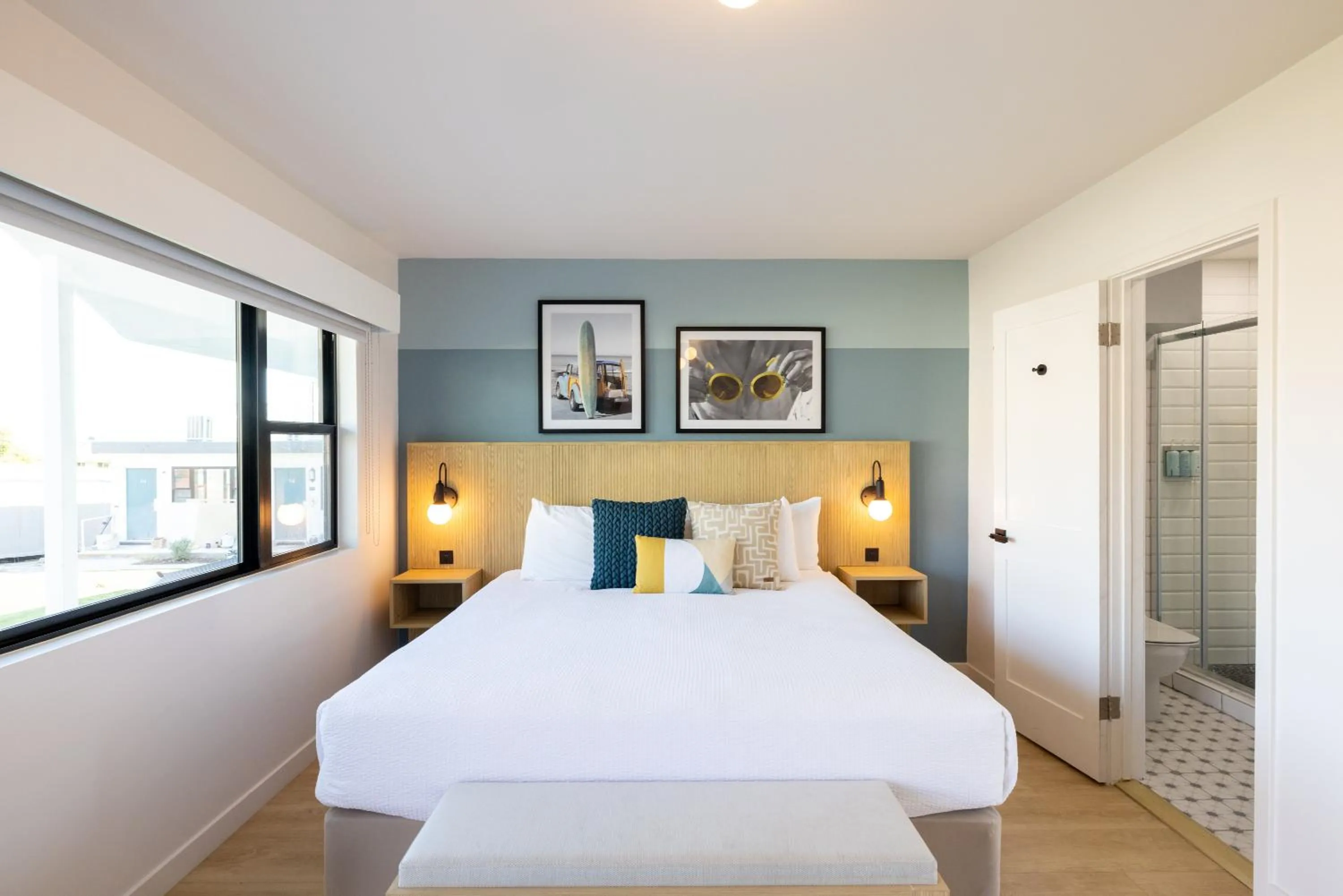 King Room with Ocean View in Tides Oceanview Inn and Cottages