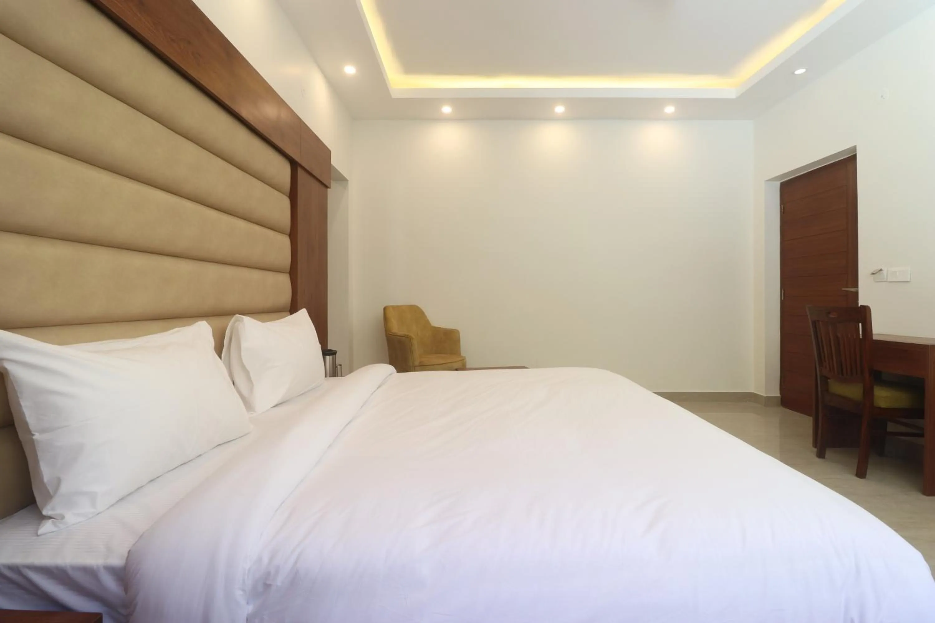 Deluxe Room in Hotel Mussoorie Heights