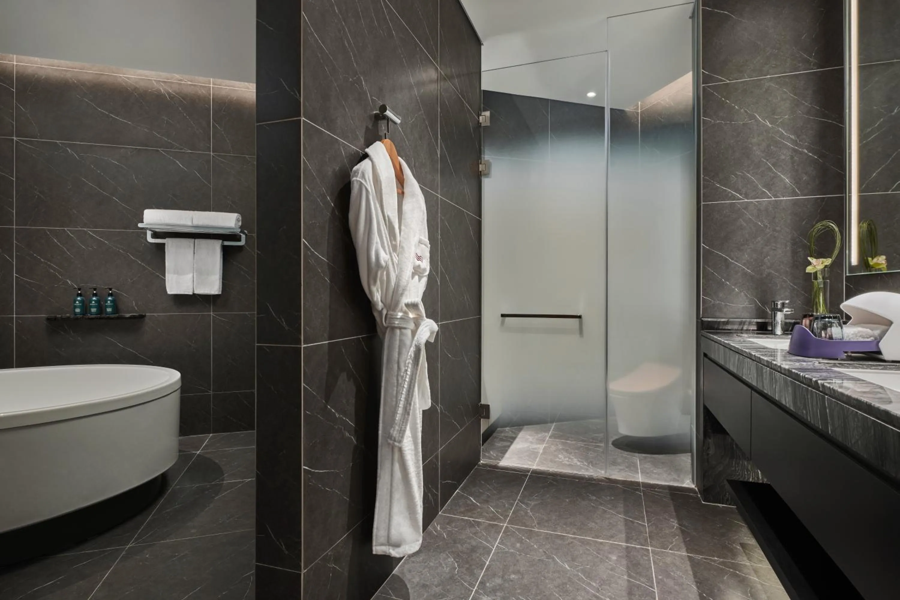 Premium King Room in Crowne Plaza Shanghai Snow World by IHG