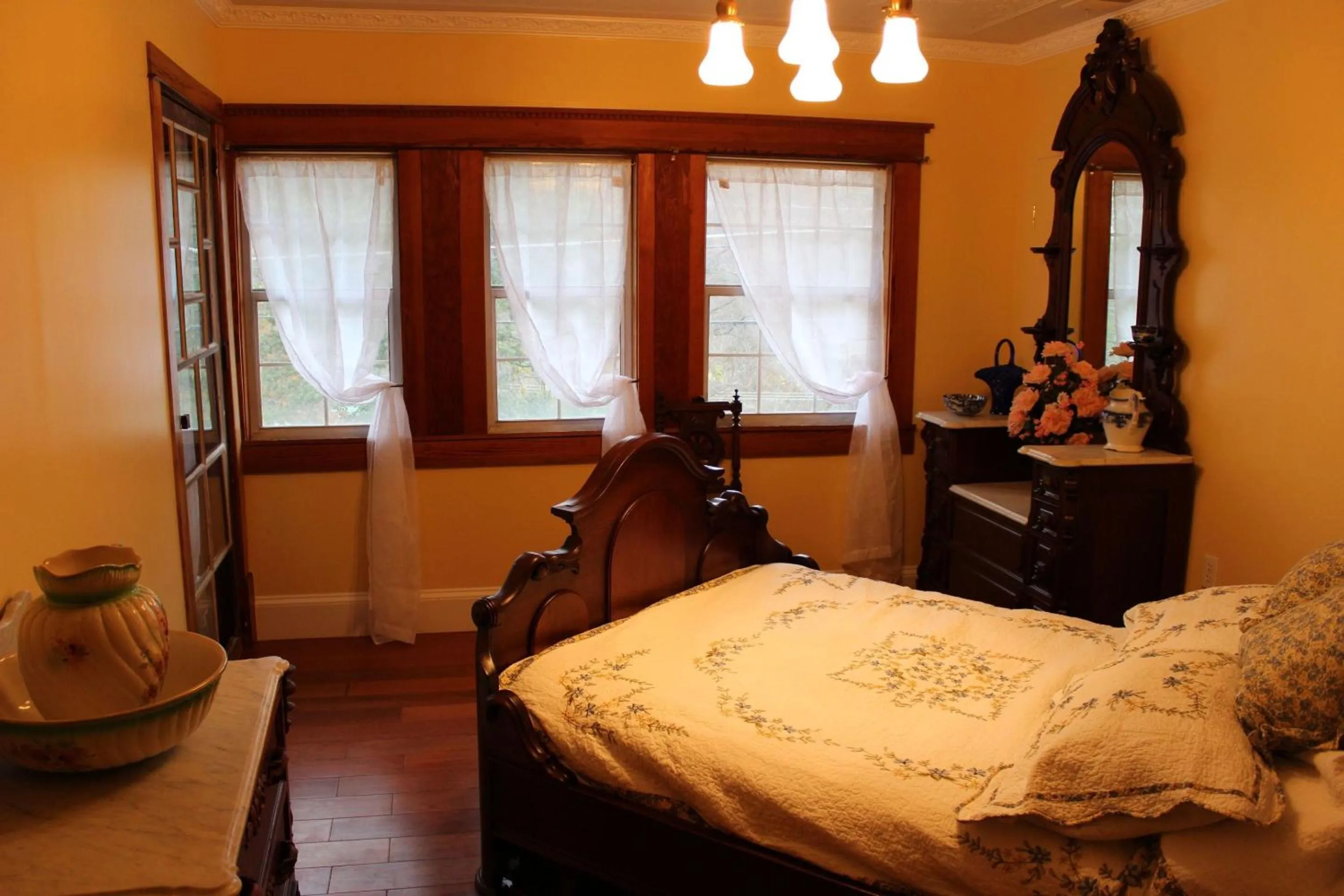 Standard Queen Room in Millsap-Baker Estate