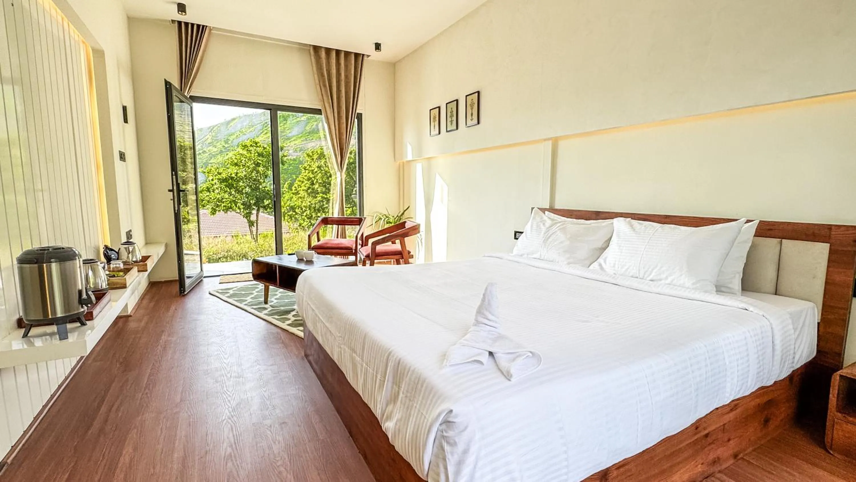 Deluxe Family Room in Tomorrowland Farms and Suites