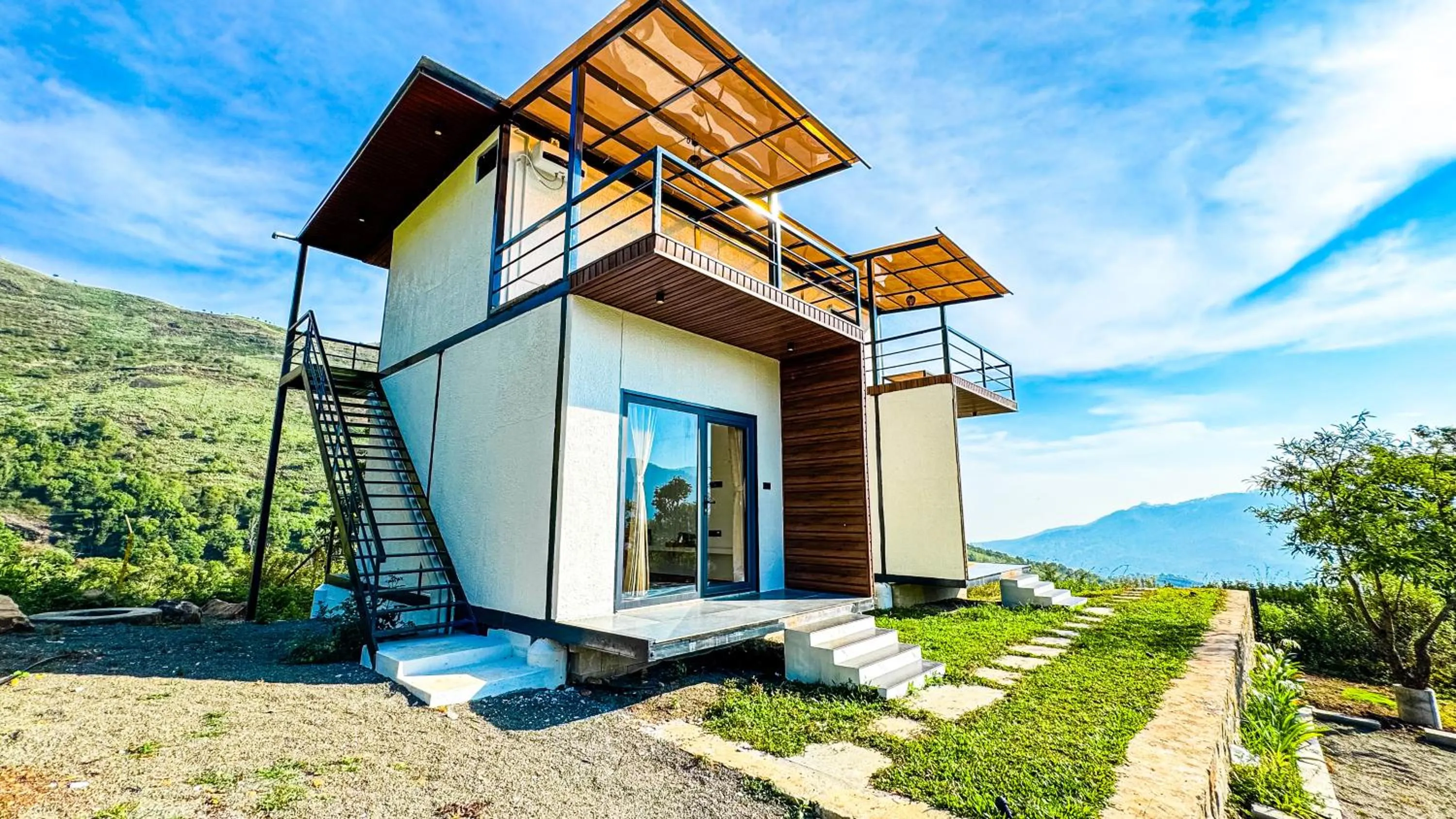 Deluxe Family Suite in Tomorrowland Farms and Suites