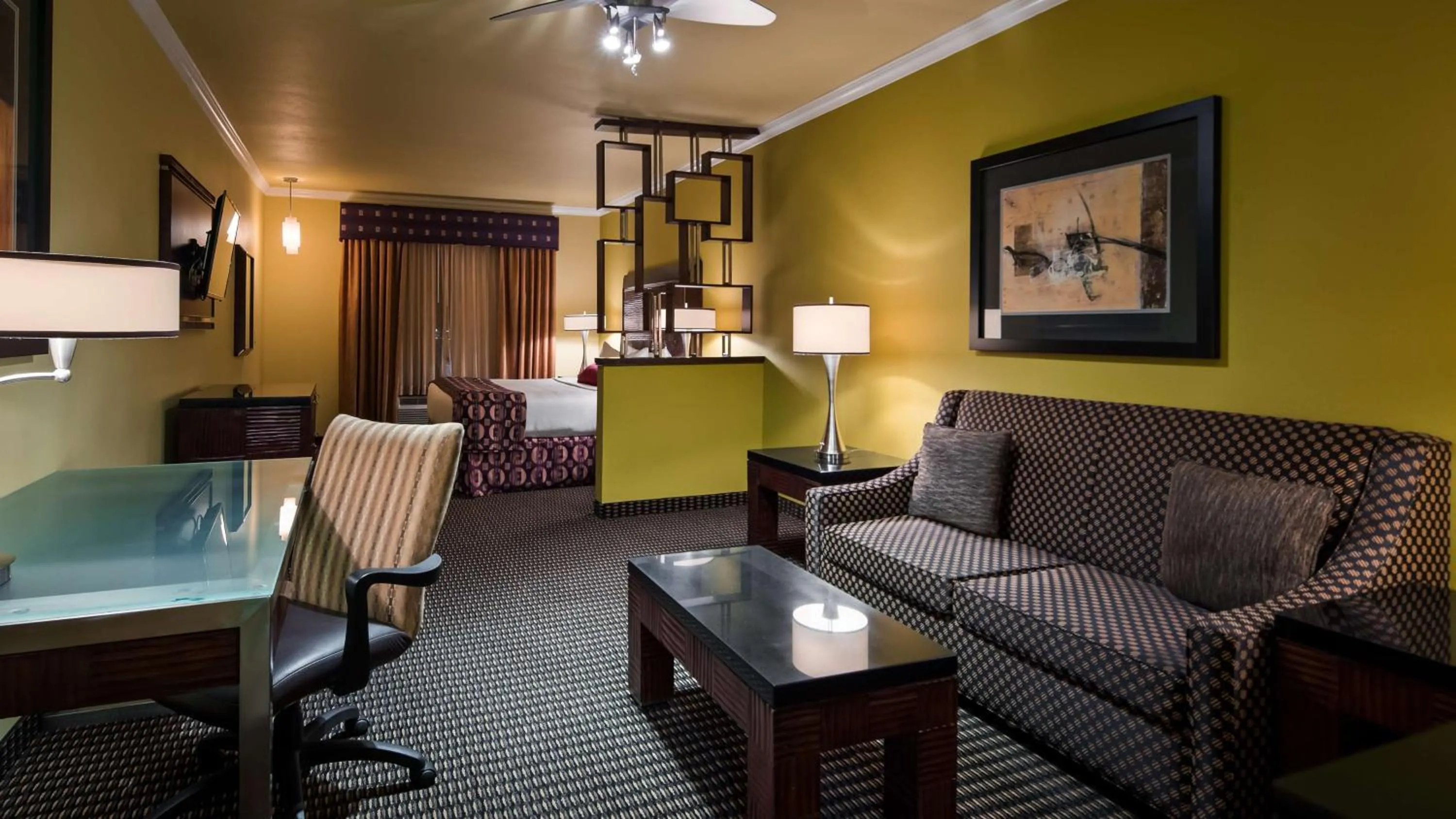 King Suite with Walk-In Shower and Sofa Bed - Disability Access/Non-Smoking in Best Western Plus Christopher Inn & Suites