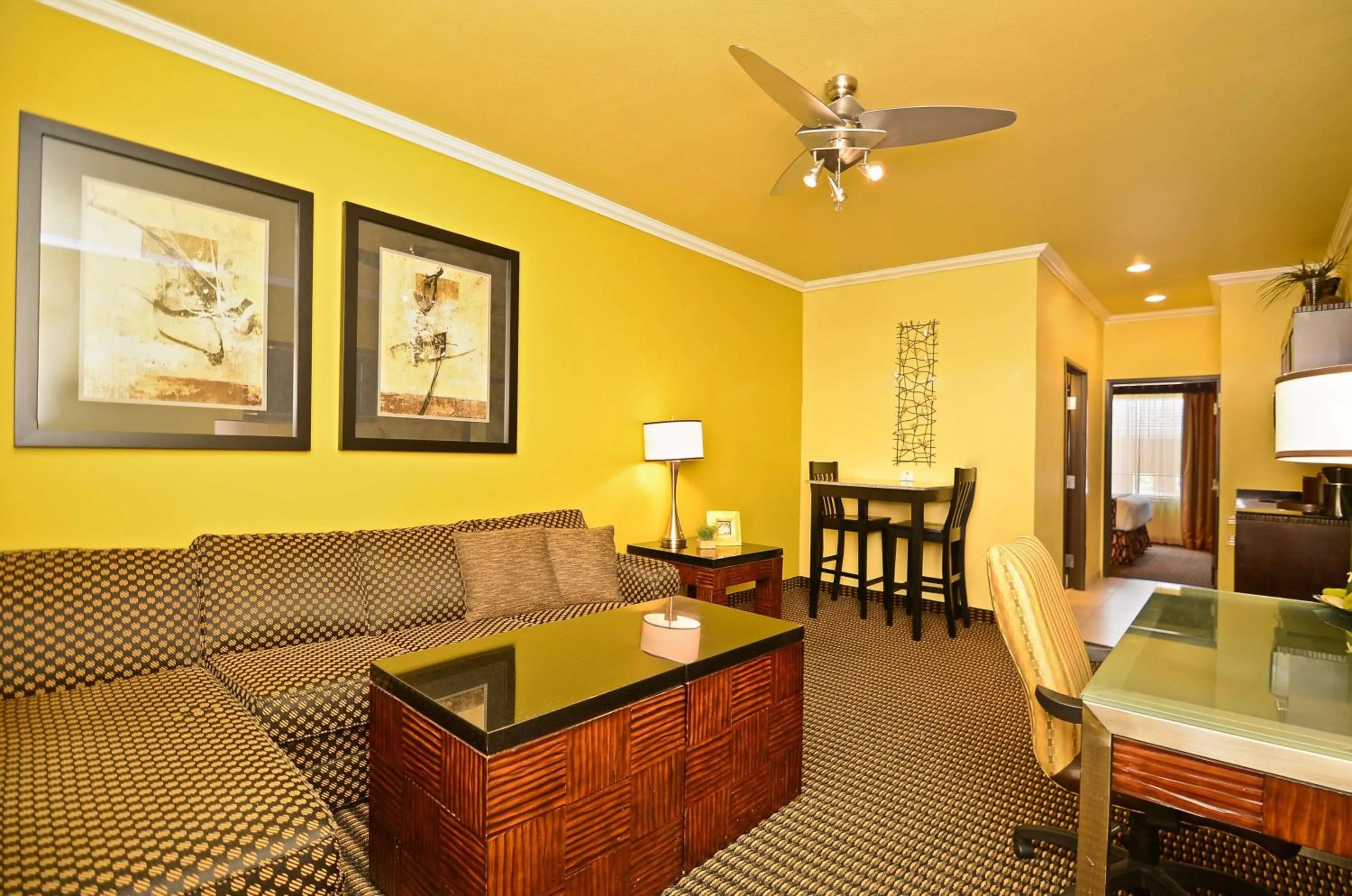 King Suite with Sofa Bed - Non-Smoking in Best Western Plus Christopher Inn & Suites