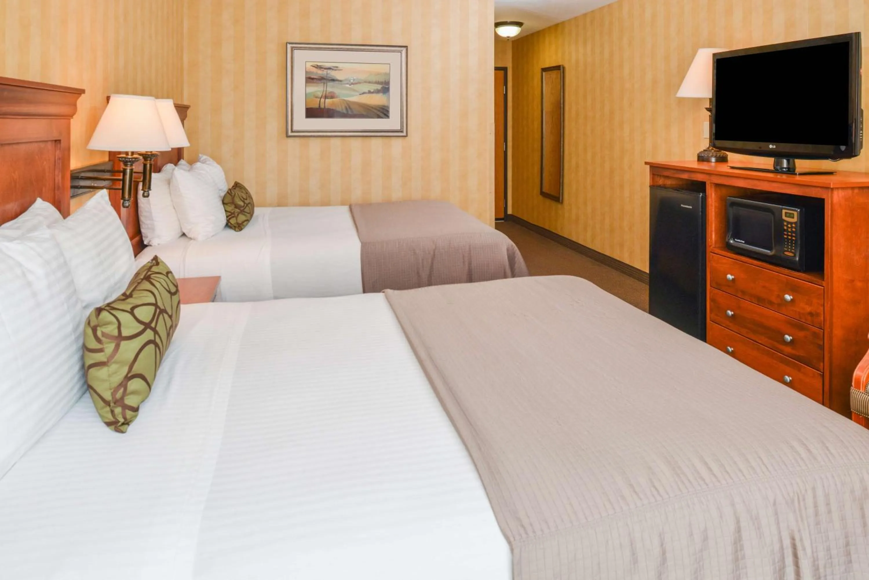 Queen Room with Two Queen Beds - Pet Friendly/Non-Smoking in Best Western Pendleton Inn