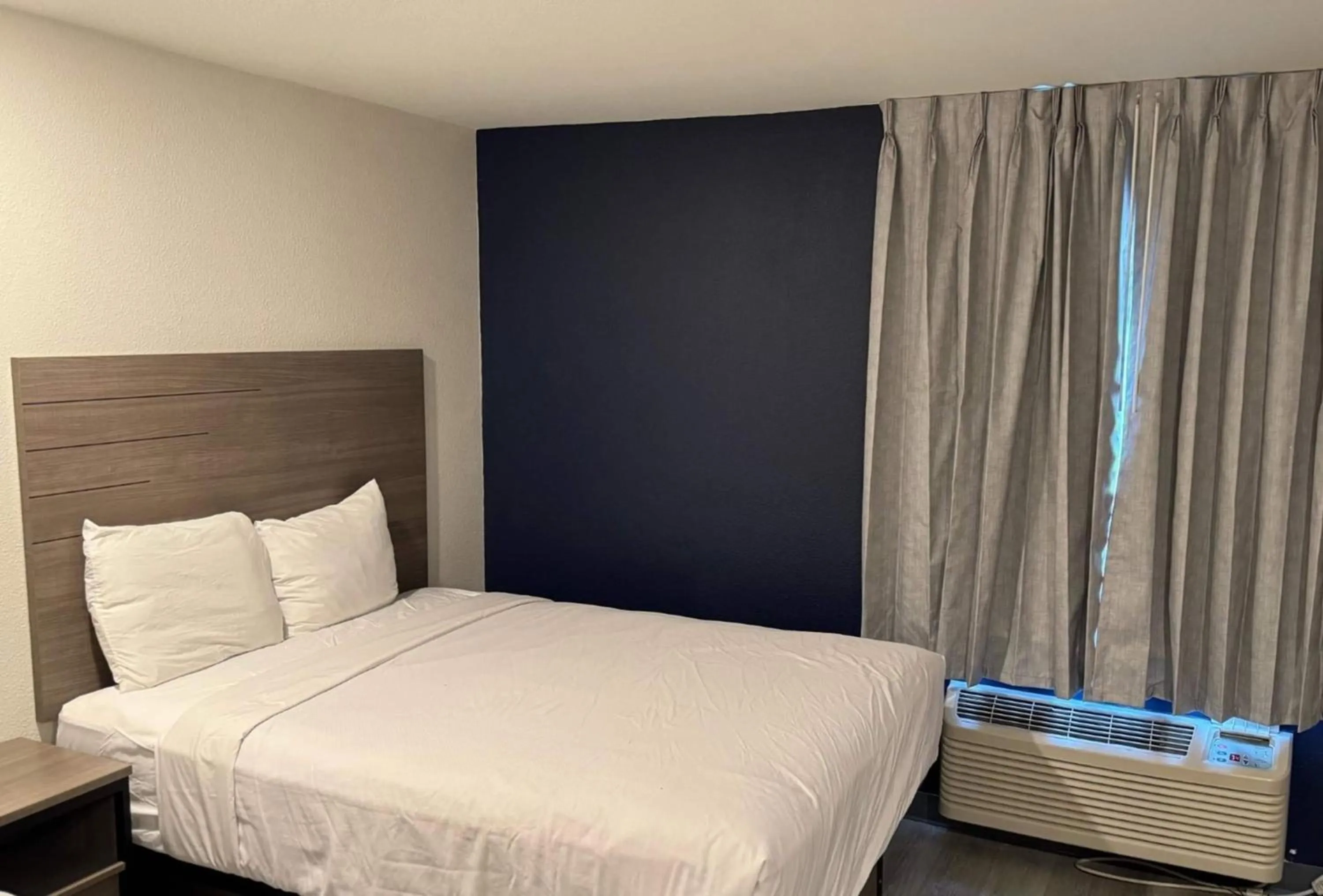 Queen Studio - Non-Smoking in Baymont by Wyndham Dickinson