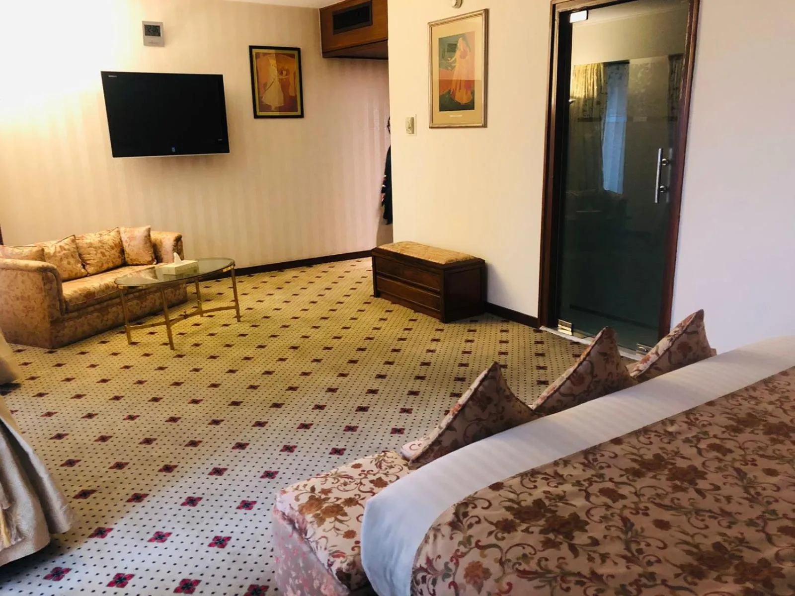 Presidential Suite in Avari Lahore Hotel
