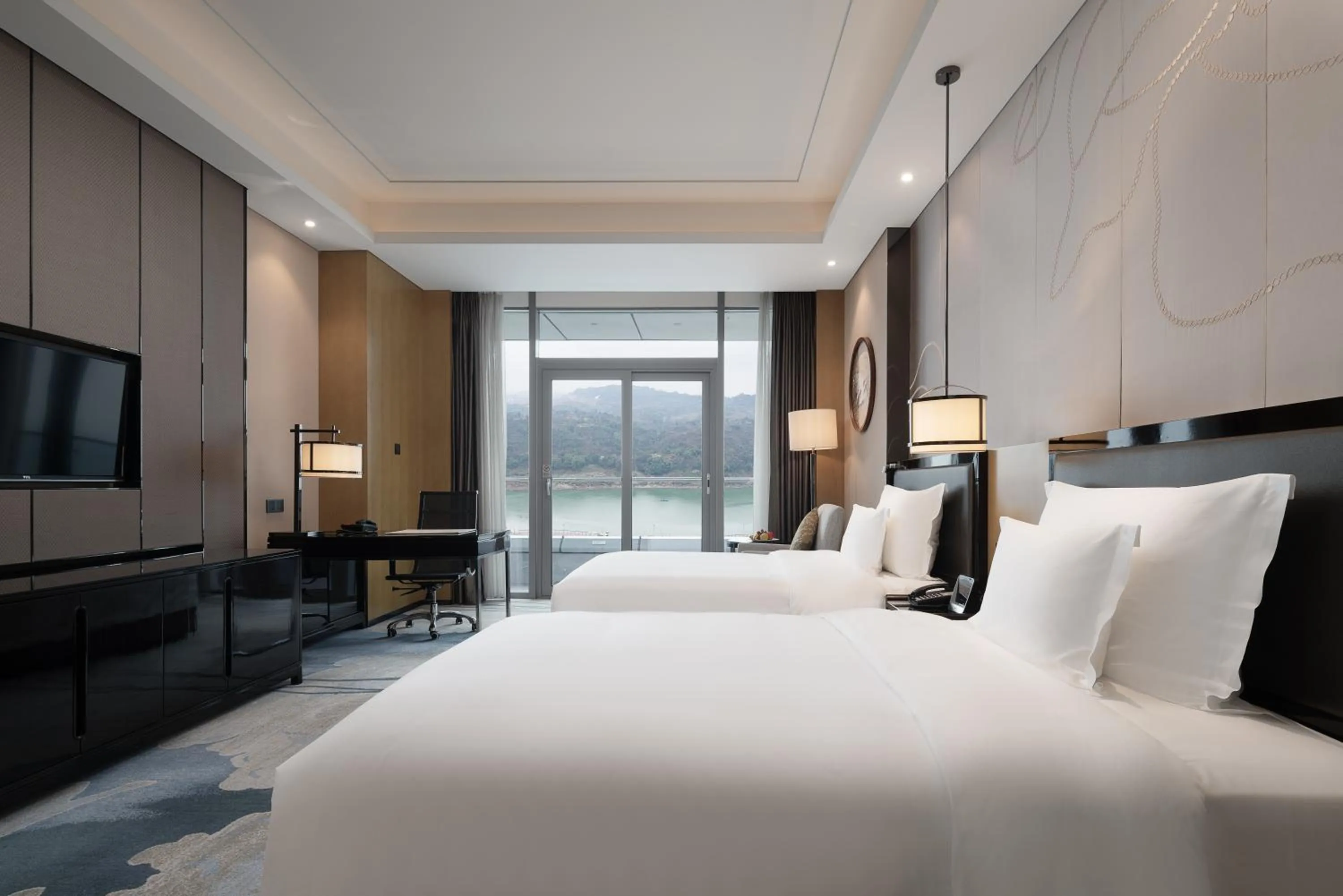 Deluxe River View 2 Twin Beds in Wyndham Chongqing Yuelai