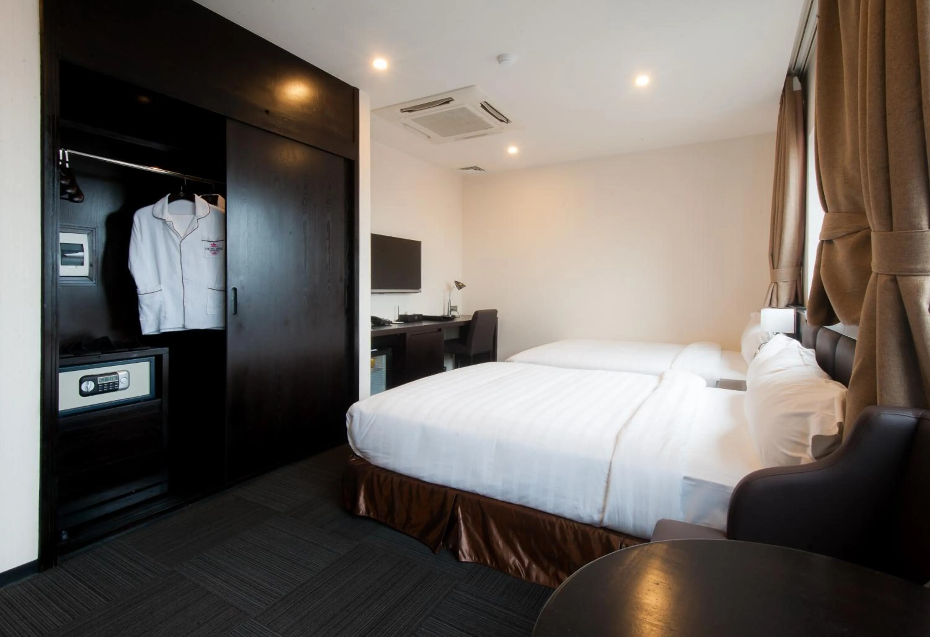 Double or Twin Room - single occupancy - Smoking in Sakura Hotel