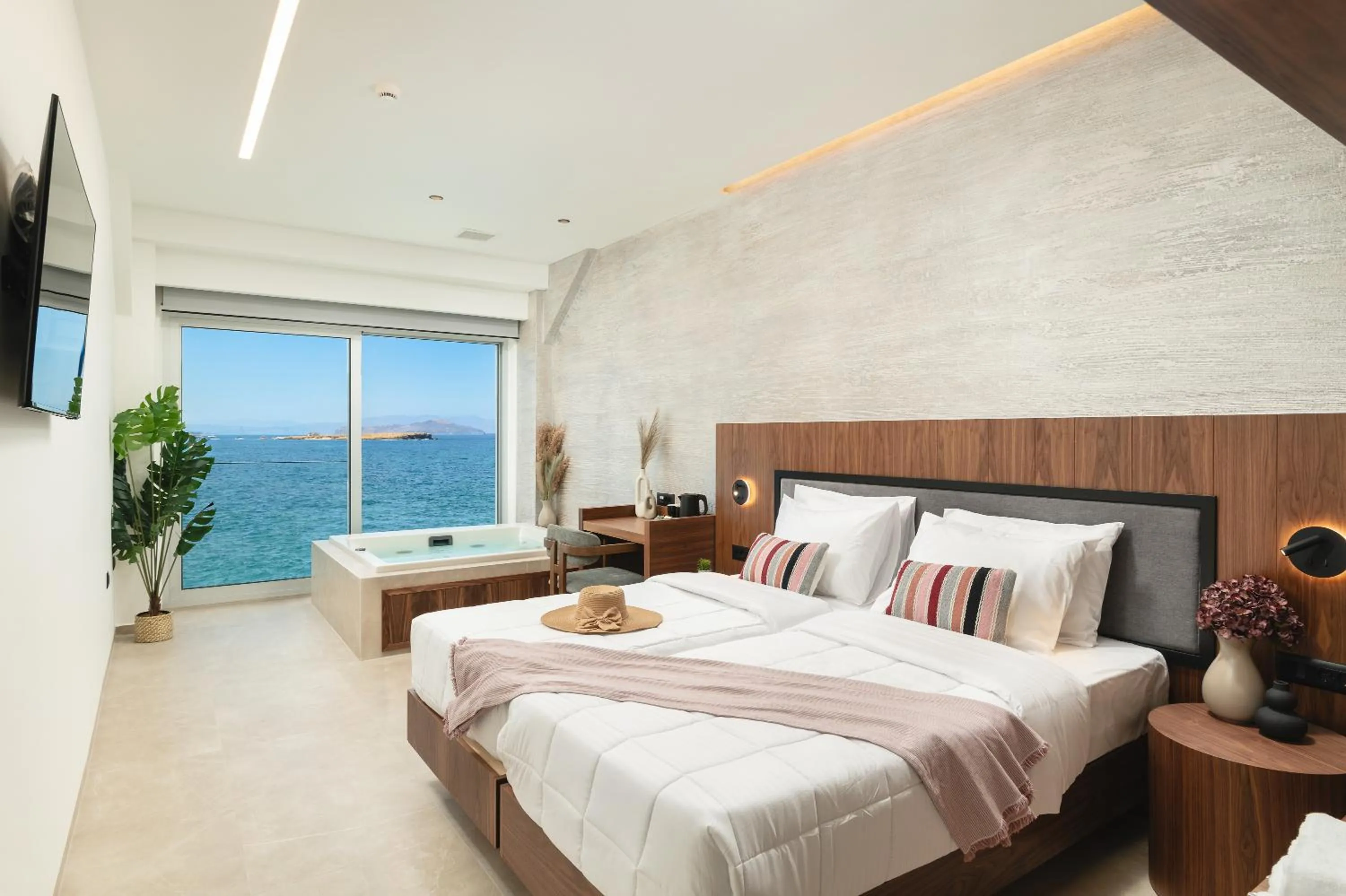 Junior Seafront Suite in Elia Sea Suites