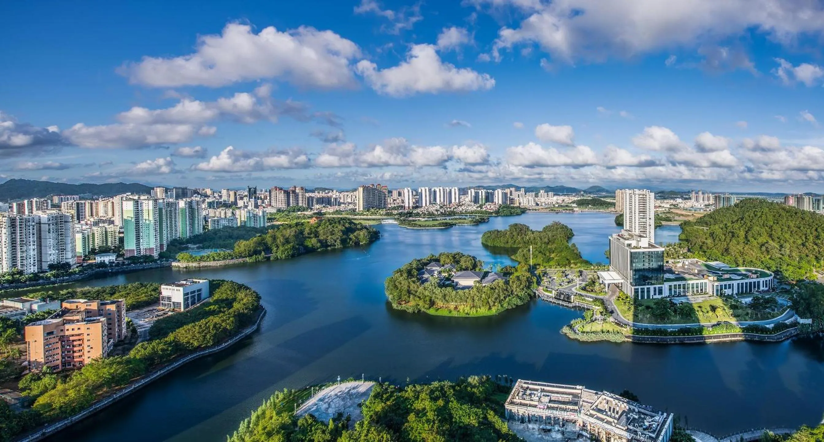 Premium King Room - Lounge Access in HUALUXE Yangjiang City Center