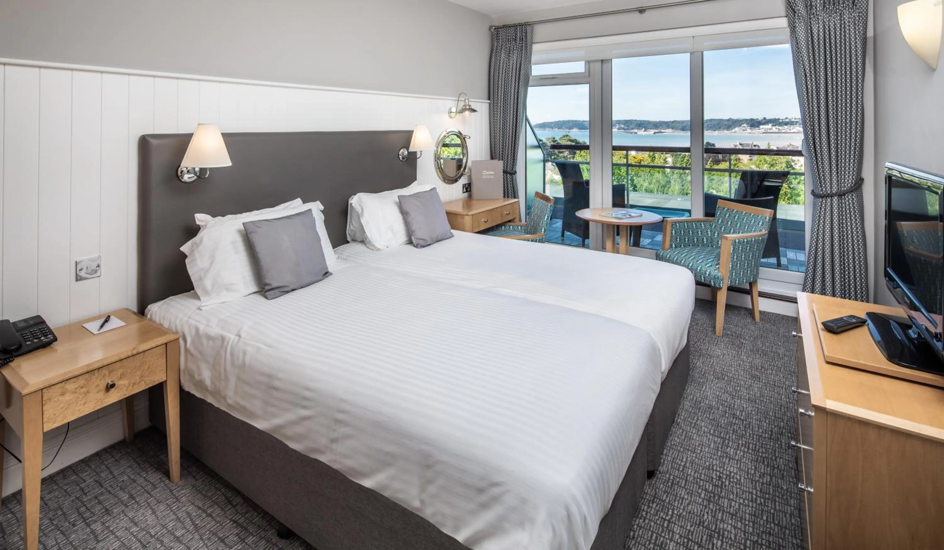 Twin/Double Sea View & Balcony in Hotel Cristina