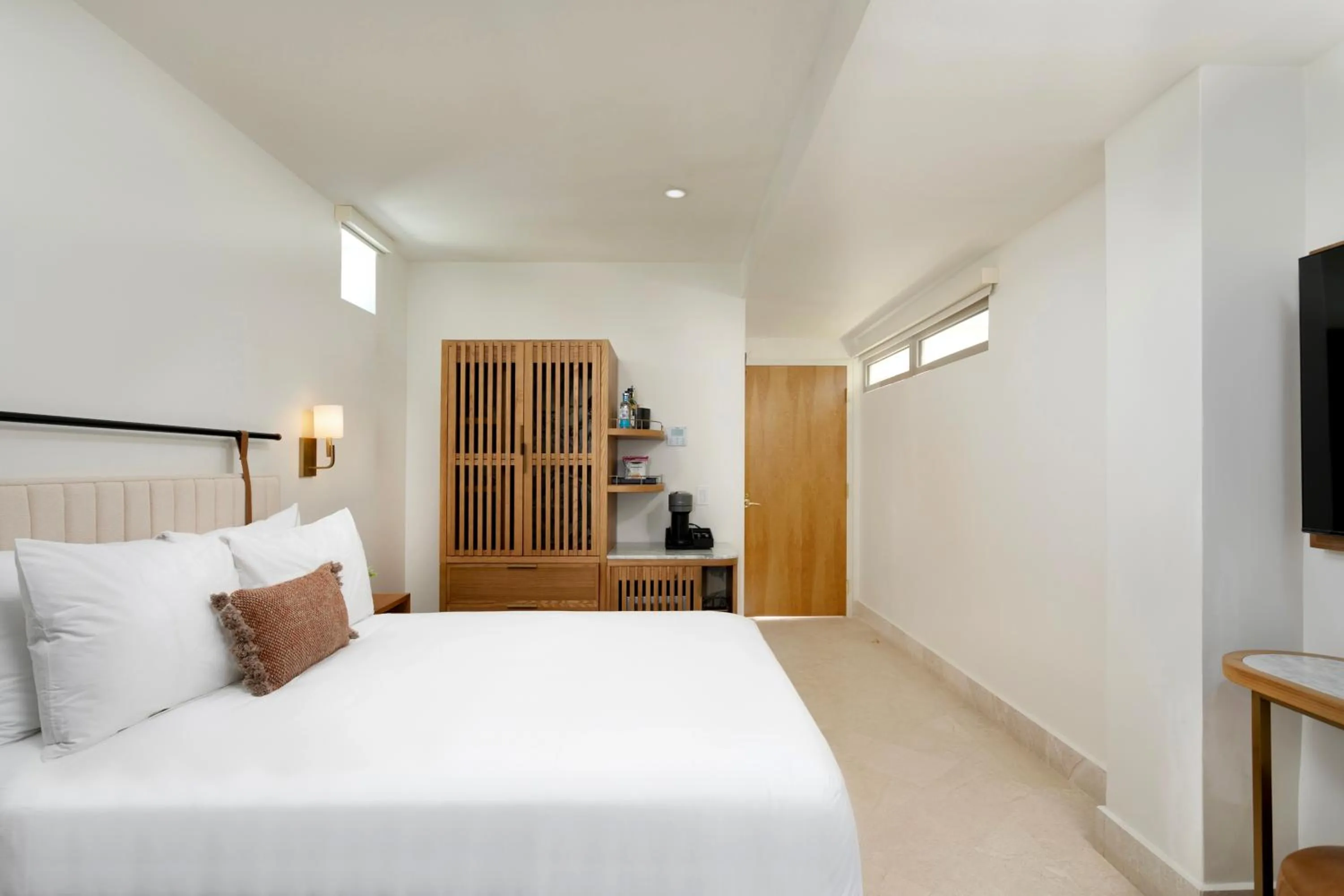 Queen Room - Disability Access in Alma San Juan