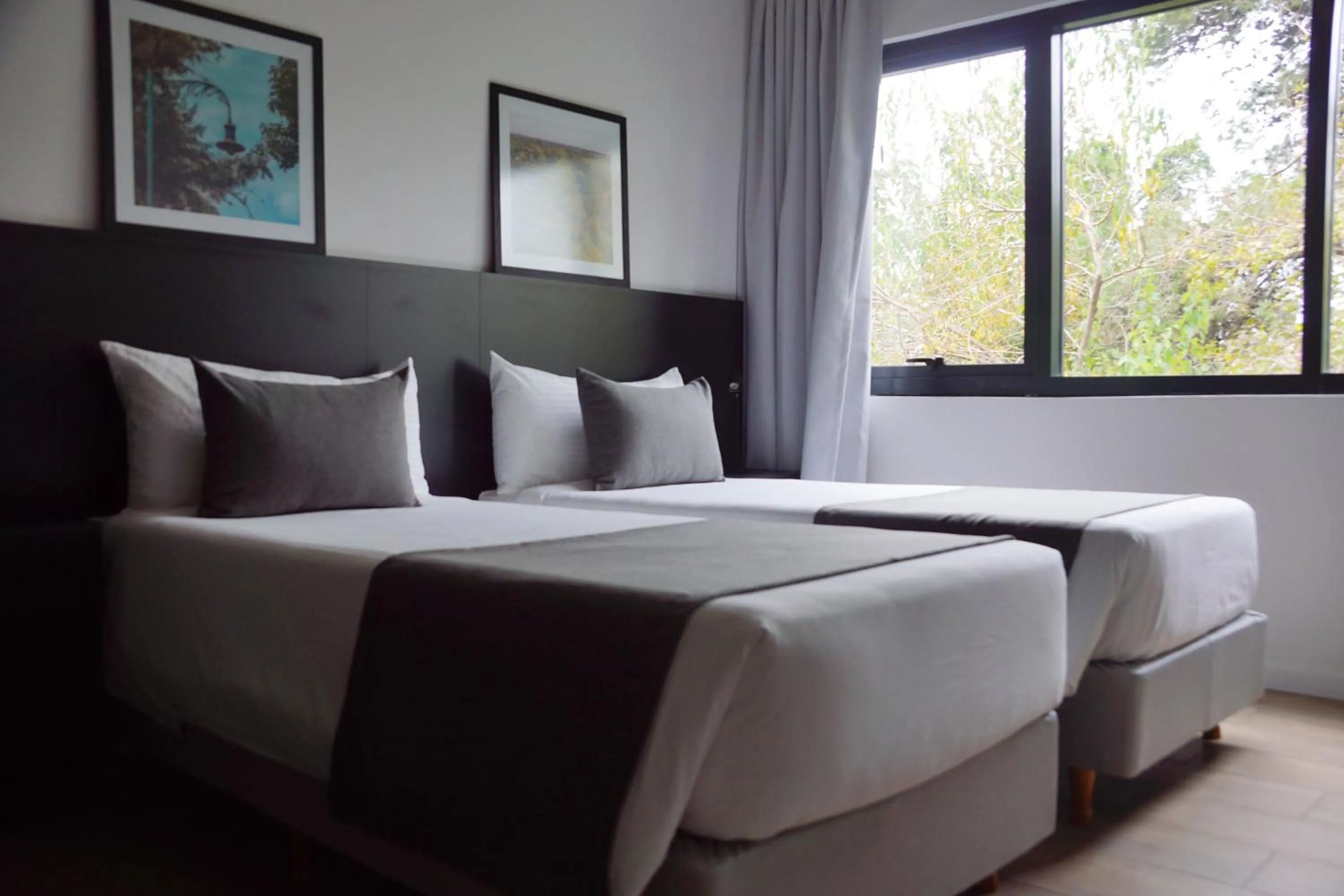 Standard Twin Room in Mérit Parque Leloir by Amérian