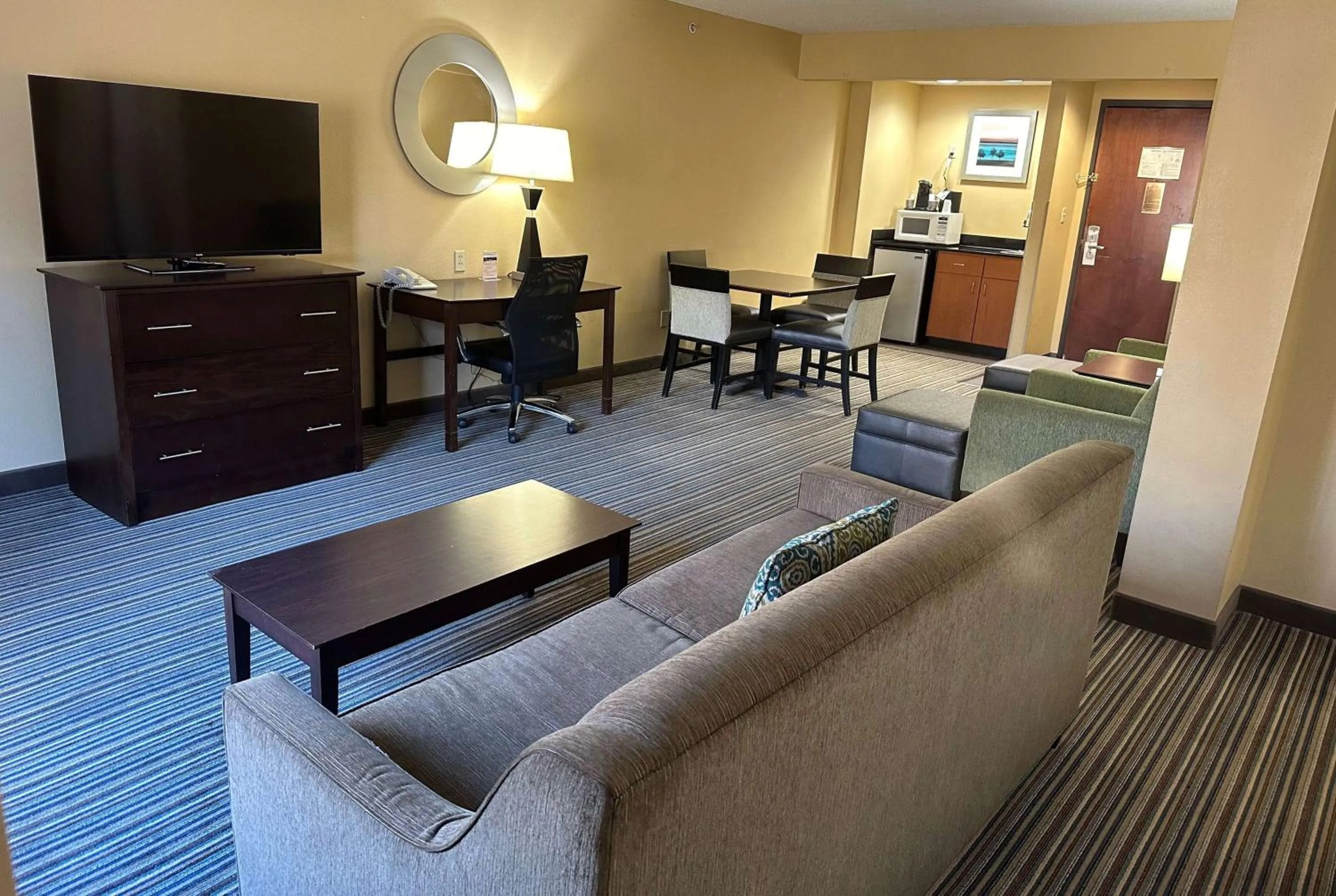 Executive King Studio Suite - Non-Smoking in Wingate by Wyndham Harrisburg Near Hershey