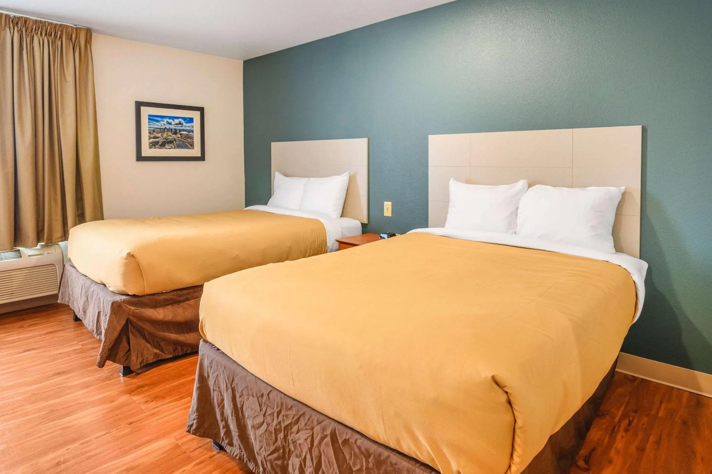 Double Room with Two Double Beds - Accessible/Non-Smoking in Suburban Studios Hammond