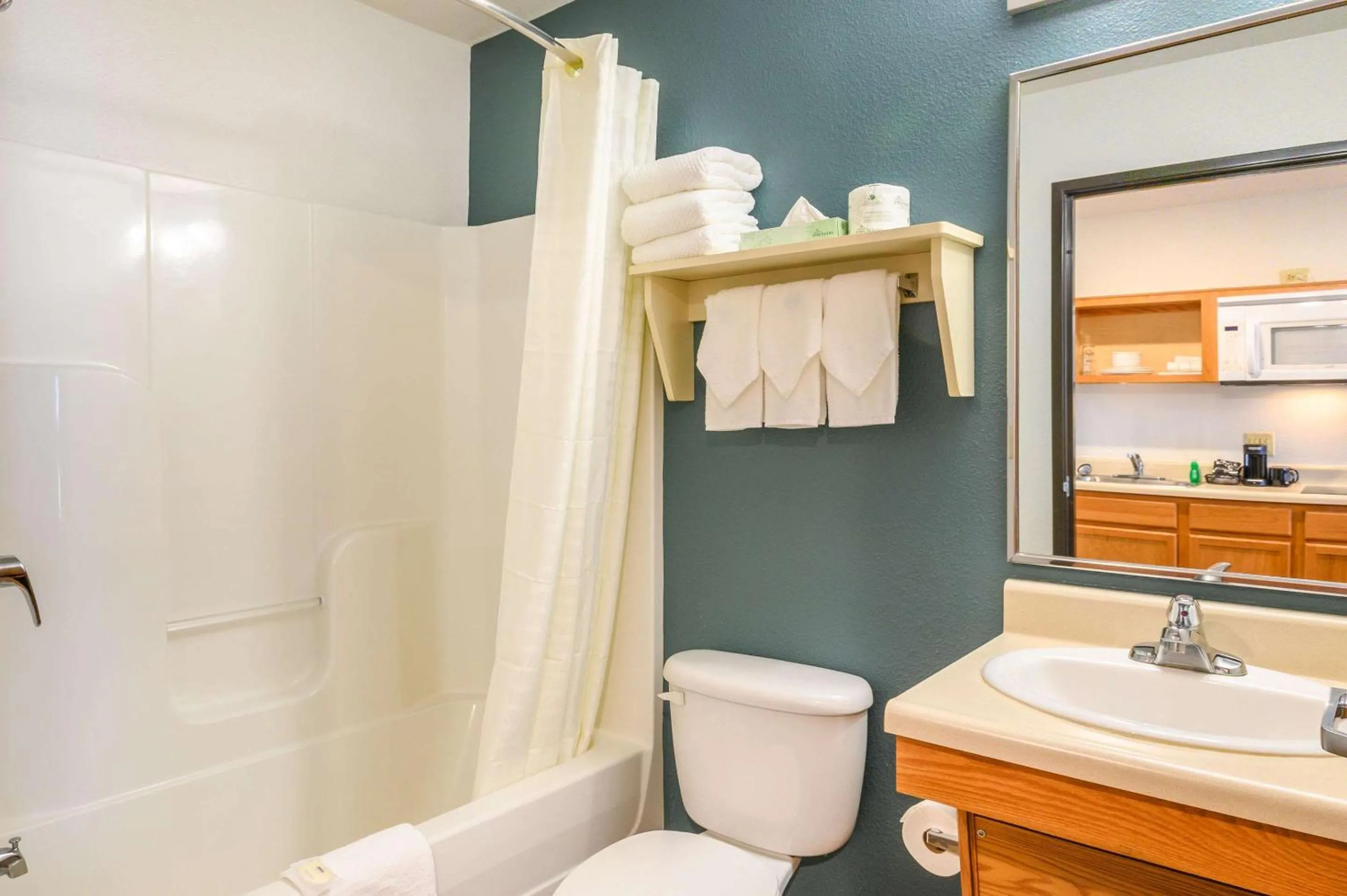 Double Room with Two Double Beds - Non-Smoking in Suburban Studios Hammond