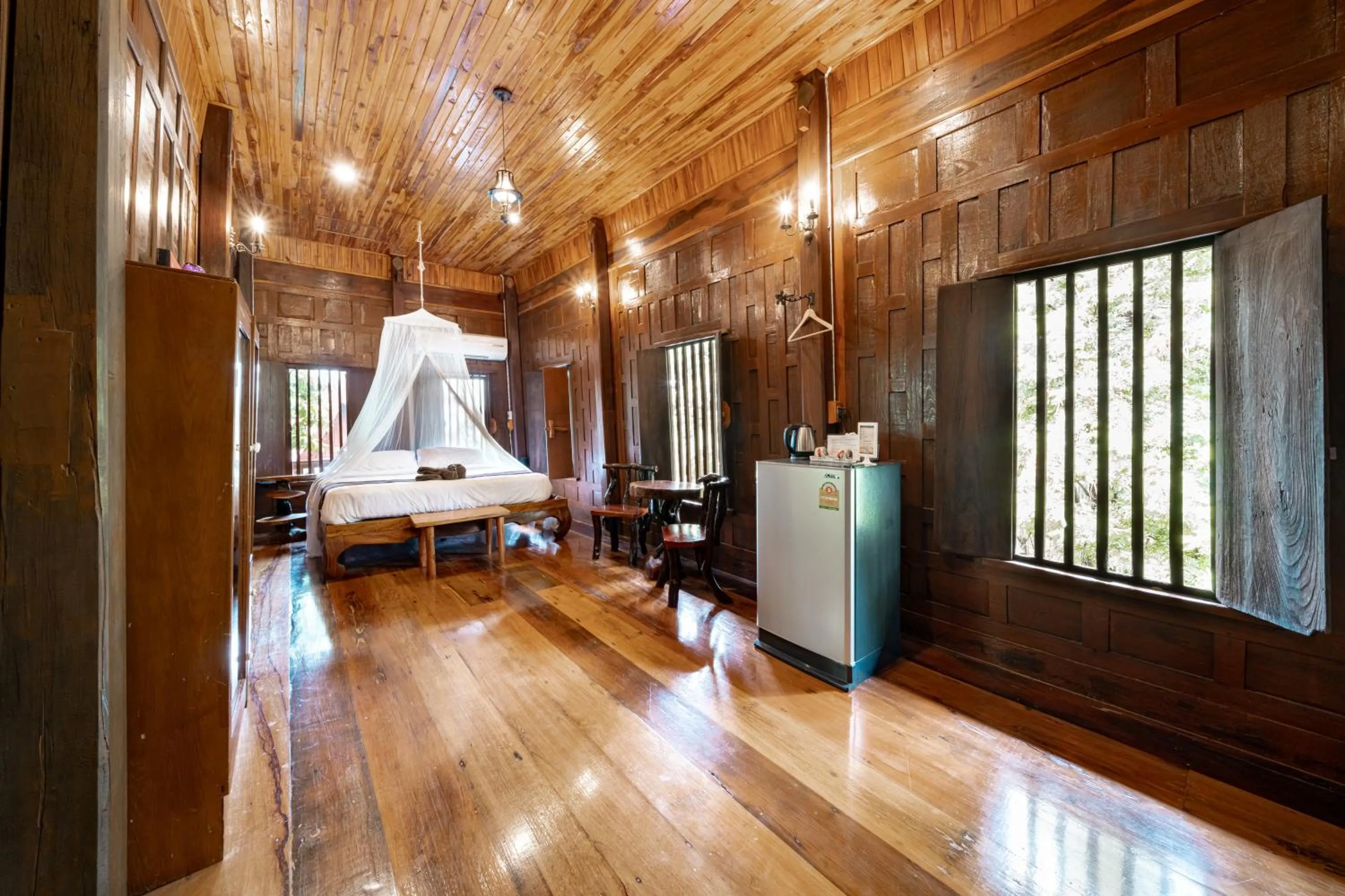 Deluxe King Room in Athithara Homestay