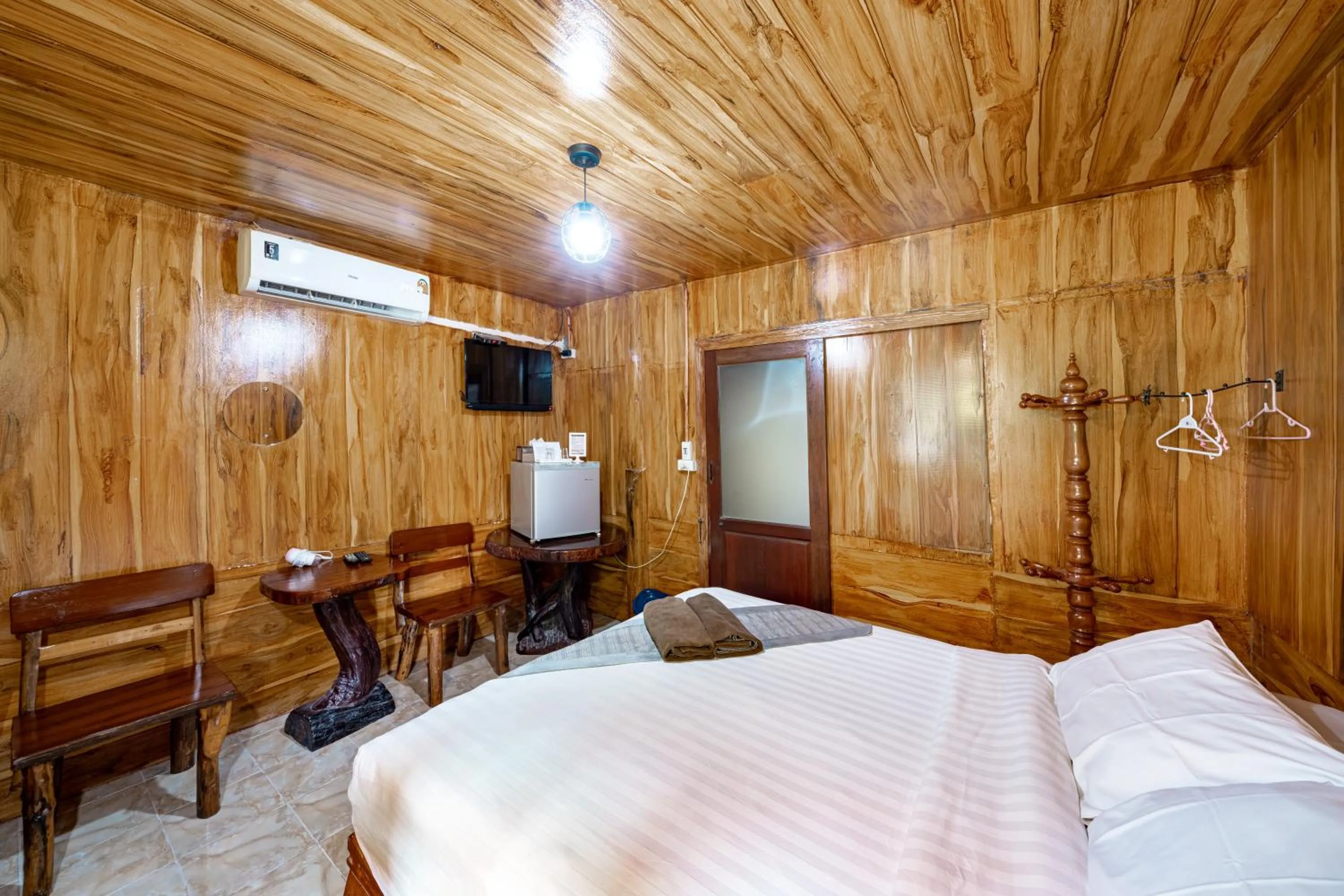 Budget Double Room in Athithara Homestay