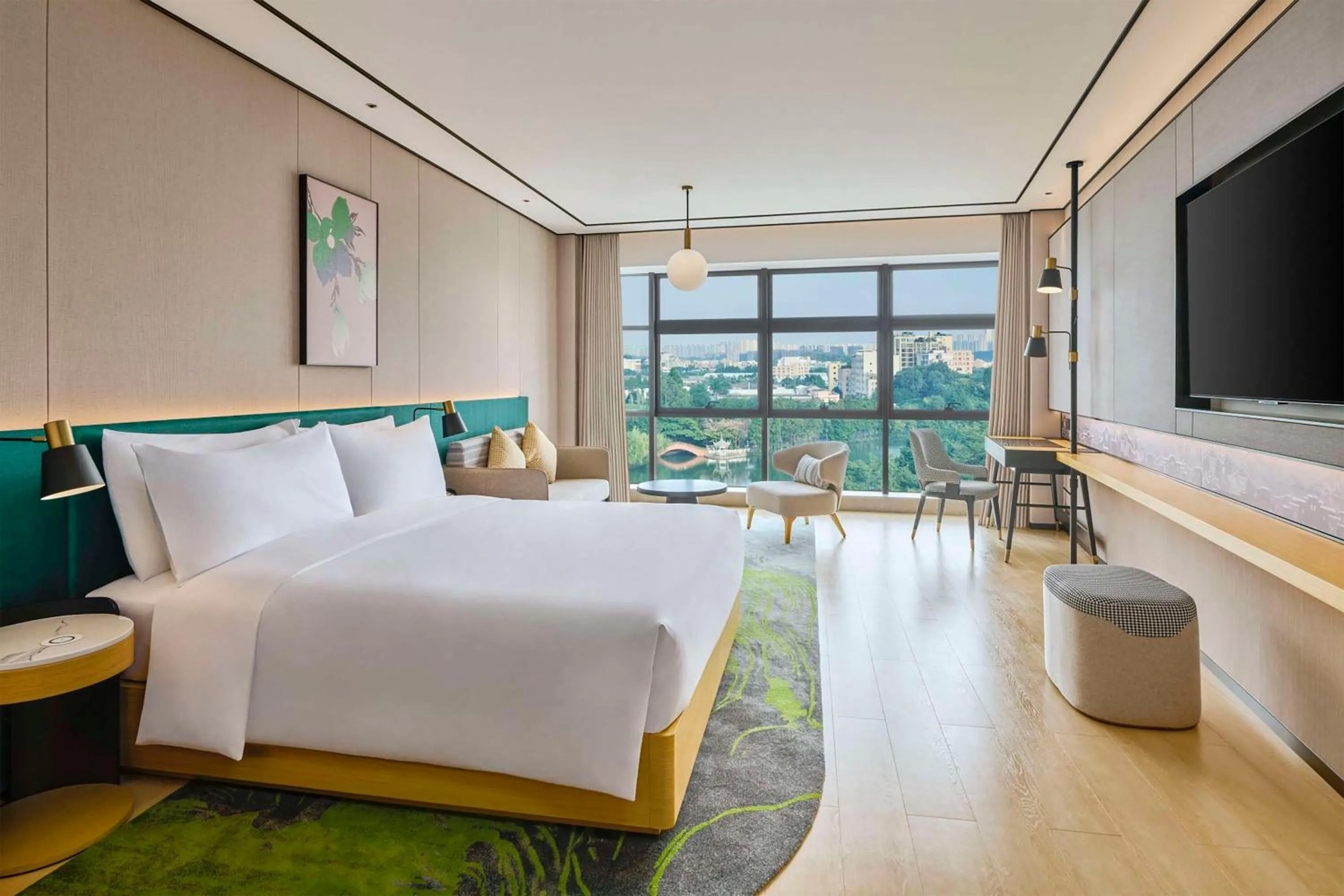 Premium King Room in Hilton Garden Inn Foshan Lishui-Free Shuttle Bus for Canton Fair