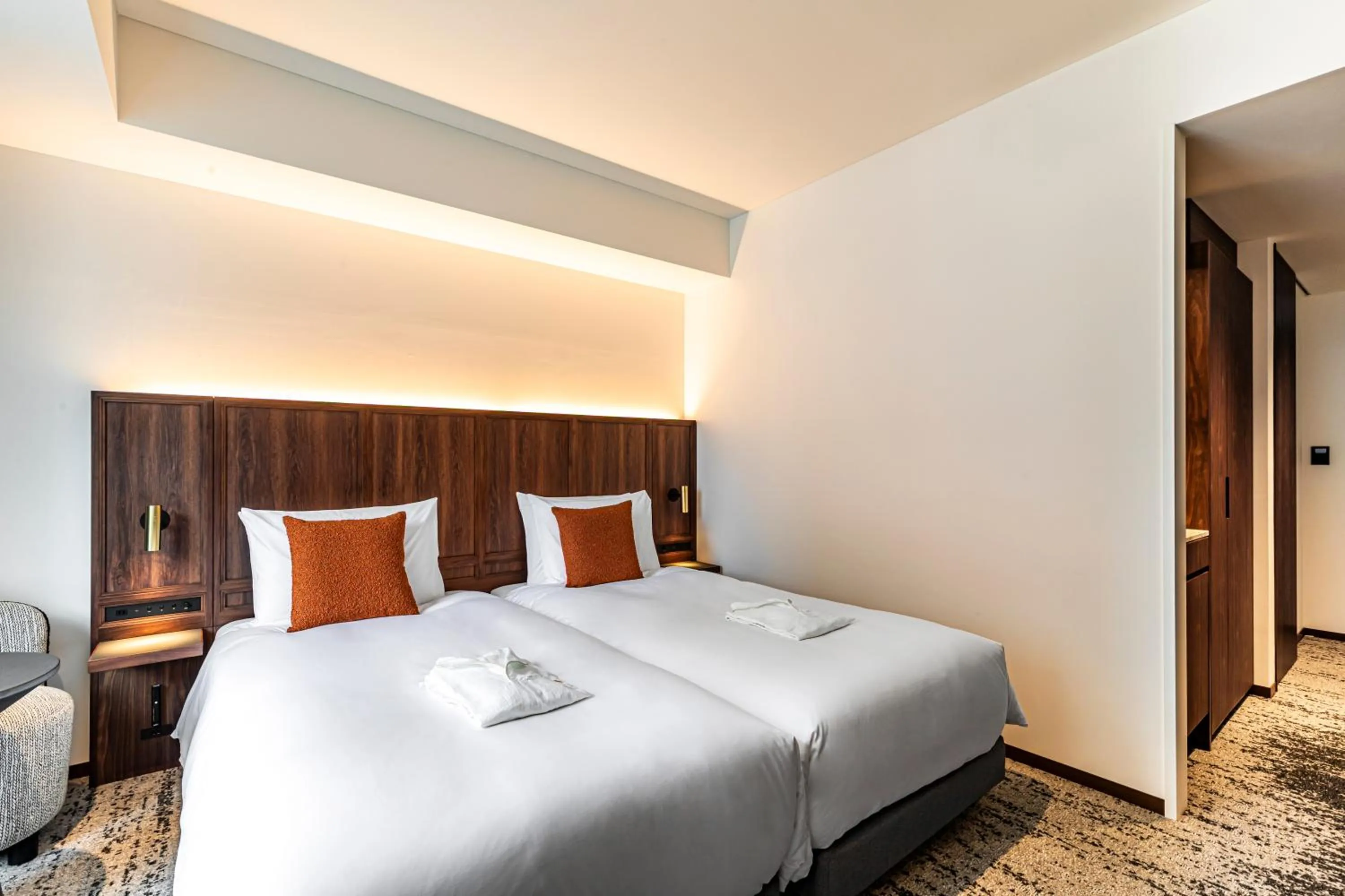 Standard Hollywood Twin Room - Non-Smoking in The Gate Hotel Yokohama by Hulic