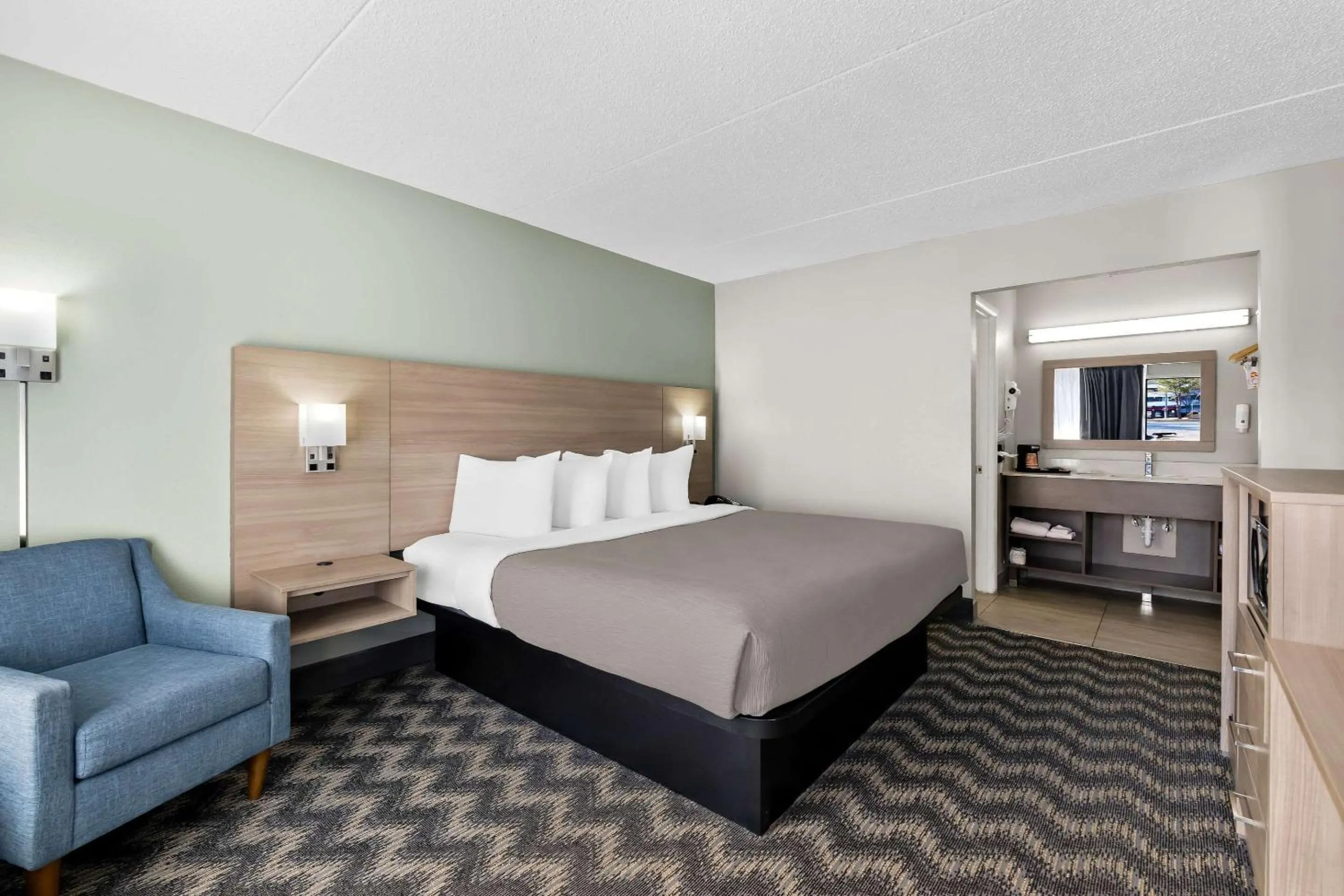 King Room - Non Smoking in Quality Inn Nashville - Opryland Area