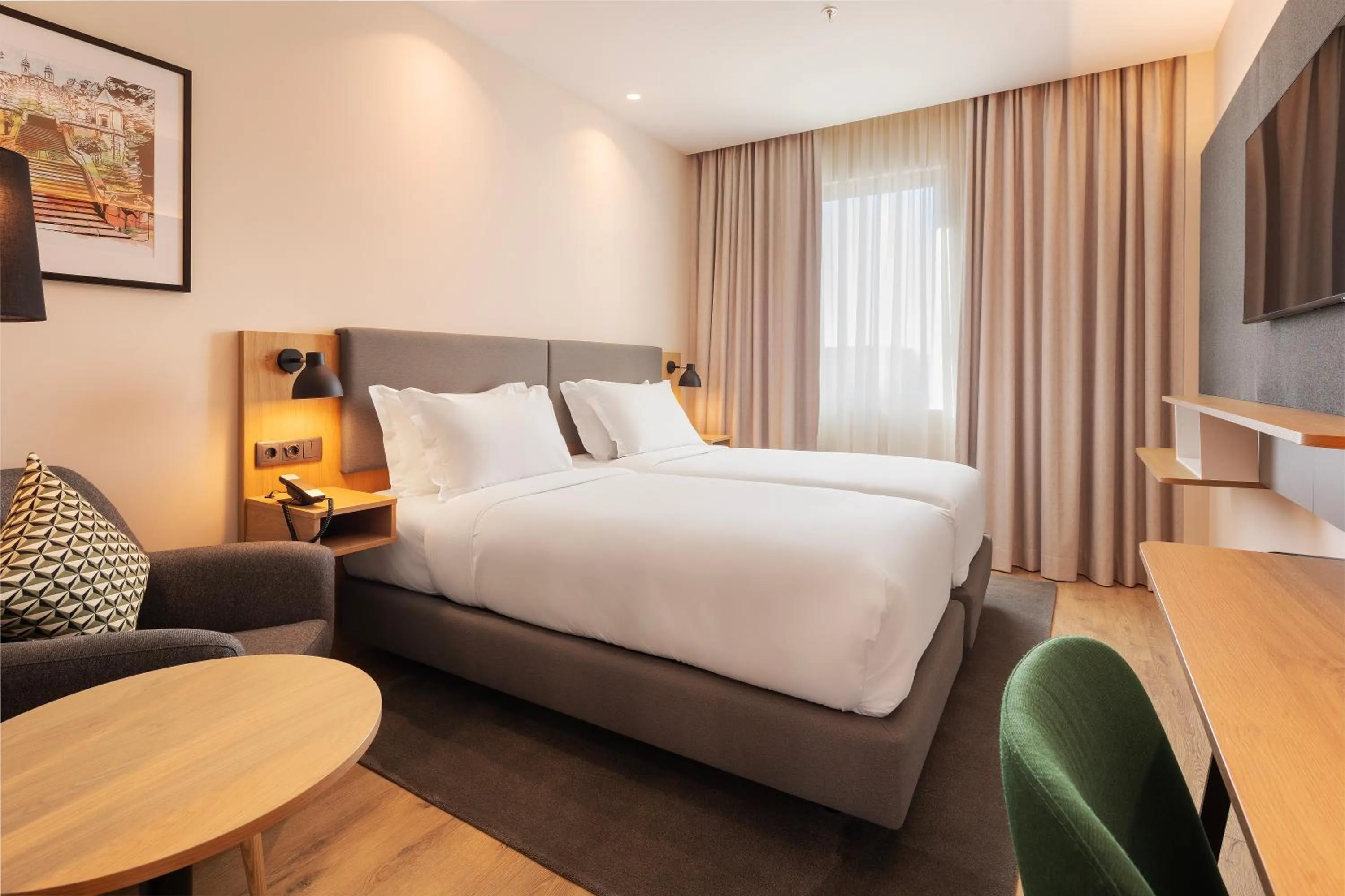 Standard Twin Room with Pool View in Holiday Inn Braga by IHG