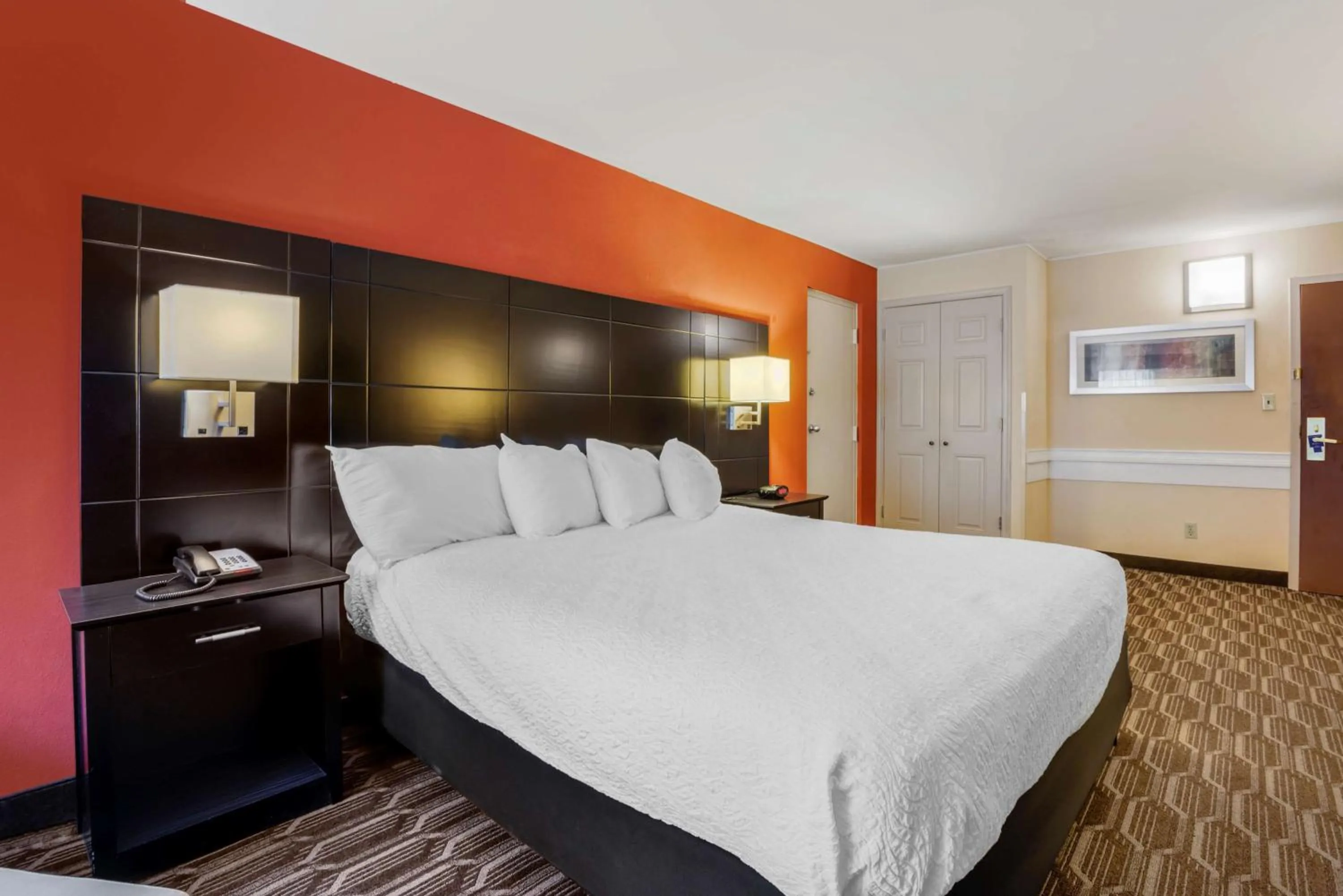 King Room with Jetted Tub - Non-Smoking in BEST WESTERN PLUS Poconos