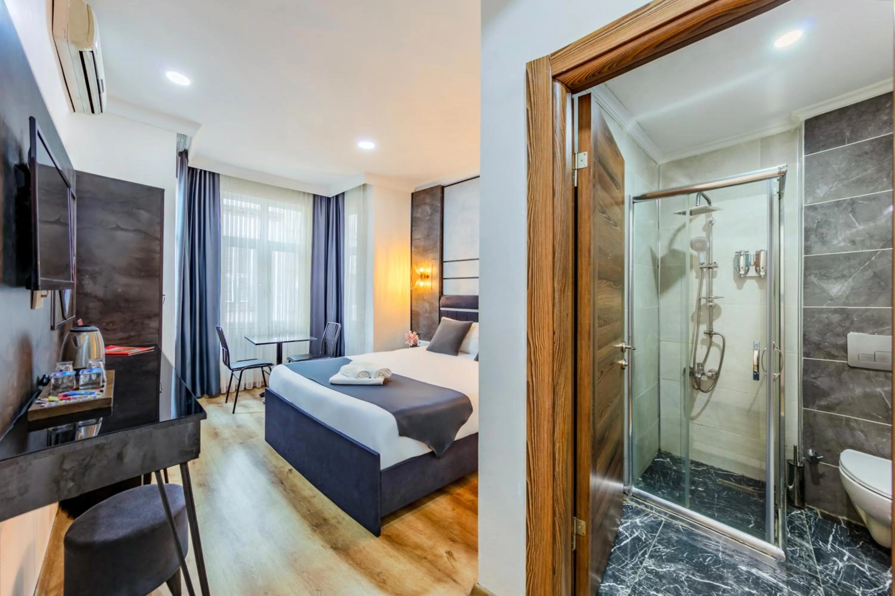 Deluxe Single Room in La Pazza Suites