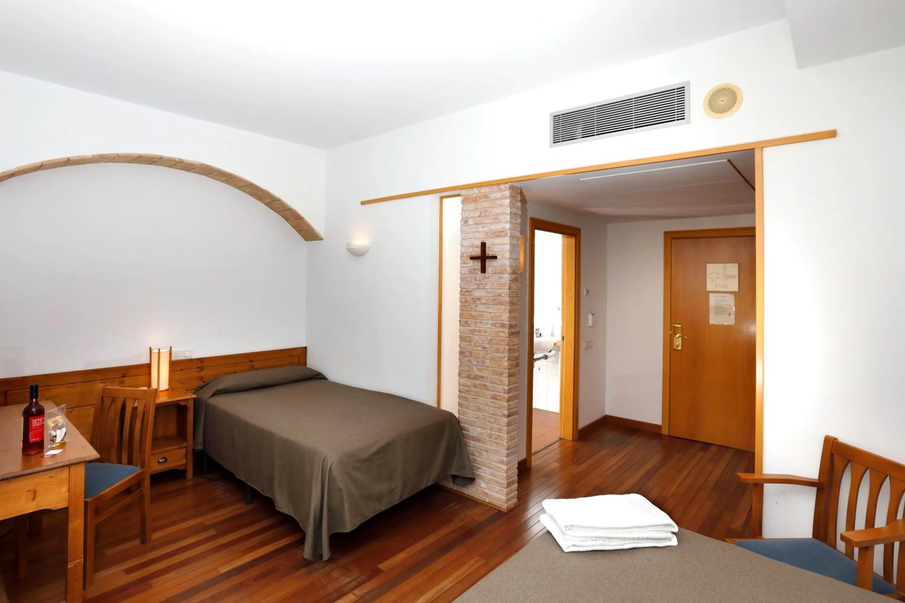 Twin Room in Monestir de Les Avellanes