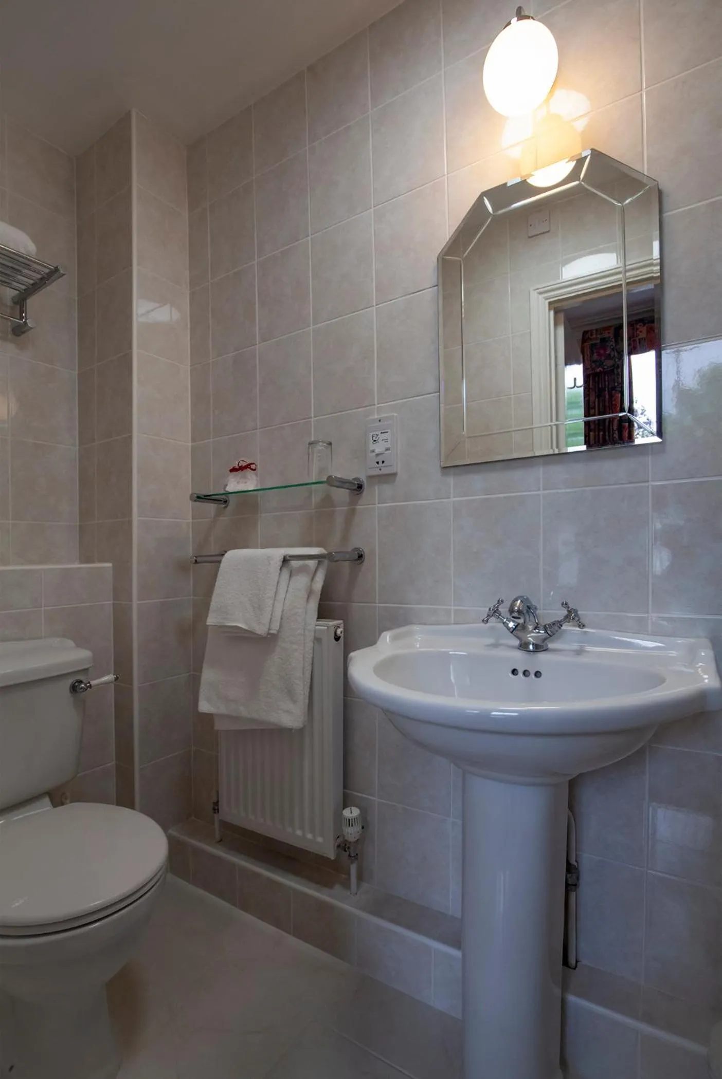 Small Single Room in Arundel House Hotel