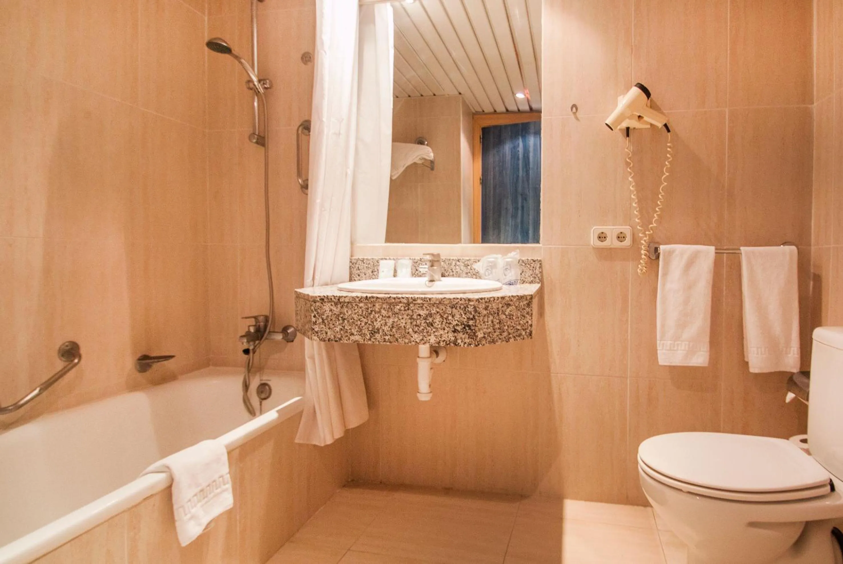 Two-Bedroom Apartment with Sea View in Apartamentos Vistasol